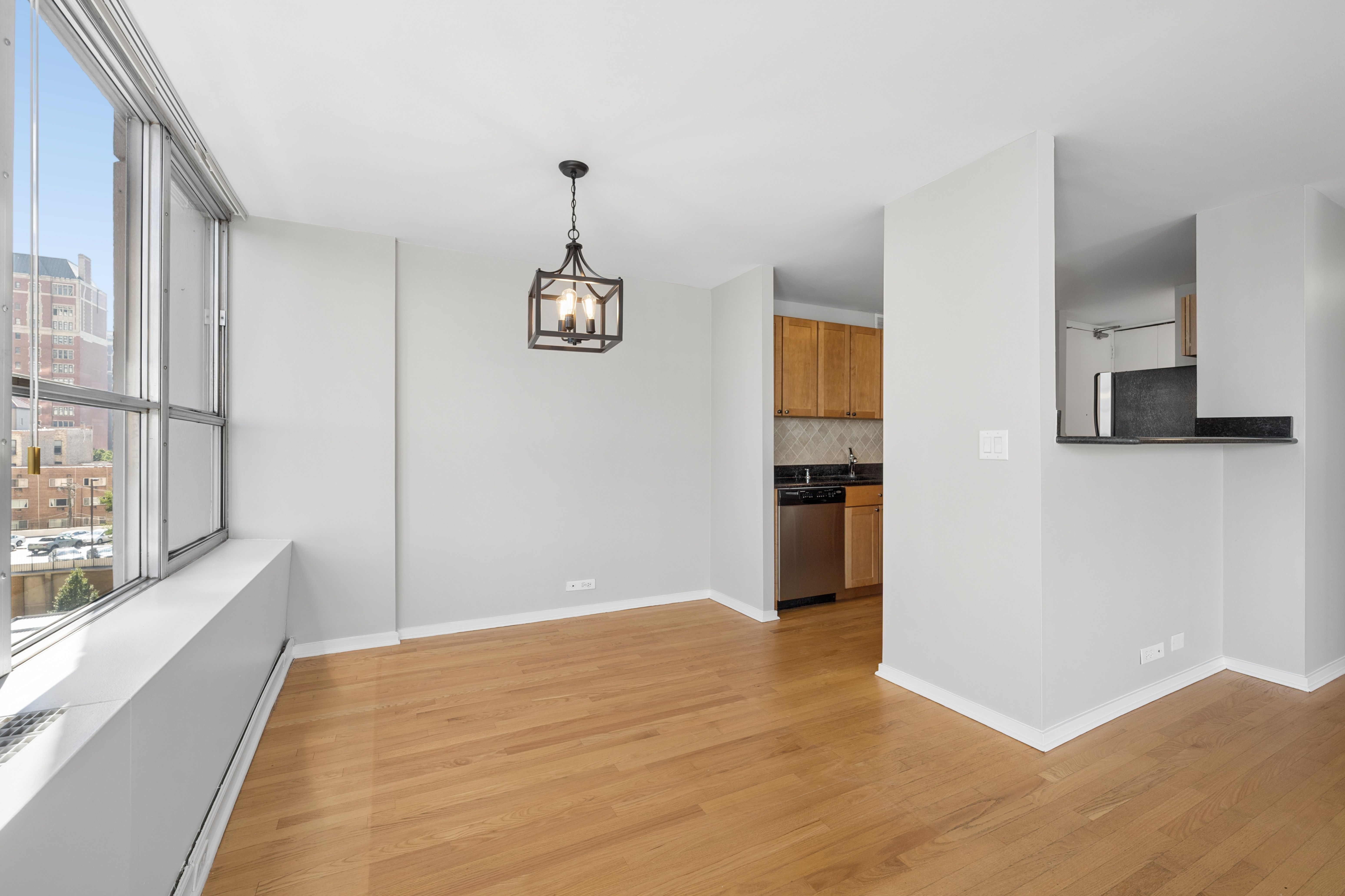  Fantastic Value for This Northeast Corner Unit at Park Place Tower - 物件實景