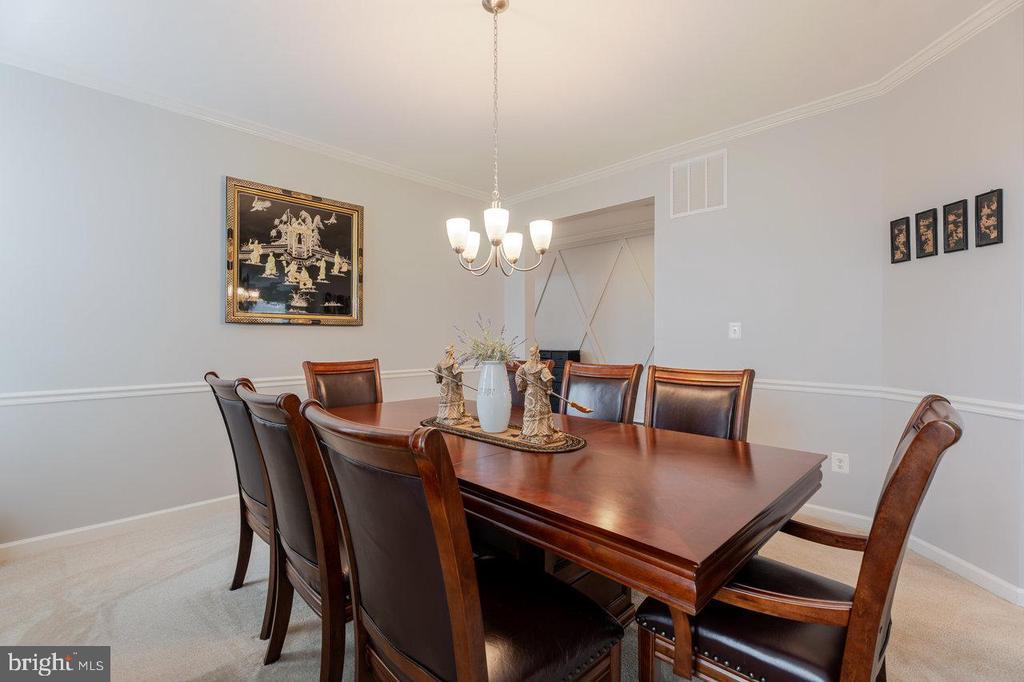 Charles Town, West Virginia, 25414, United States, 4 Bedrooms Bedrooms, ,5 BathroomsBathrooms,Residential,For Sale,1965453