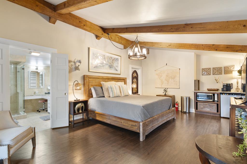 Fredericksburg, Texas, 78624, United States, 3 Bedrooms Bedrooms, ,2 BathroomsBathrooms,Residential,For Sale,2049407