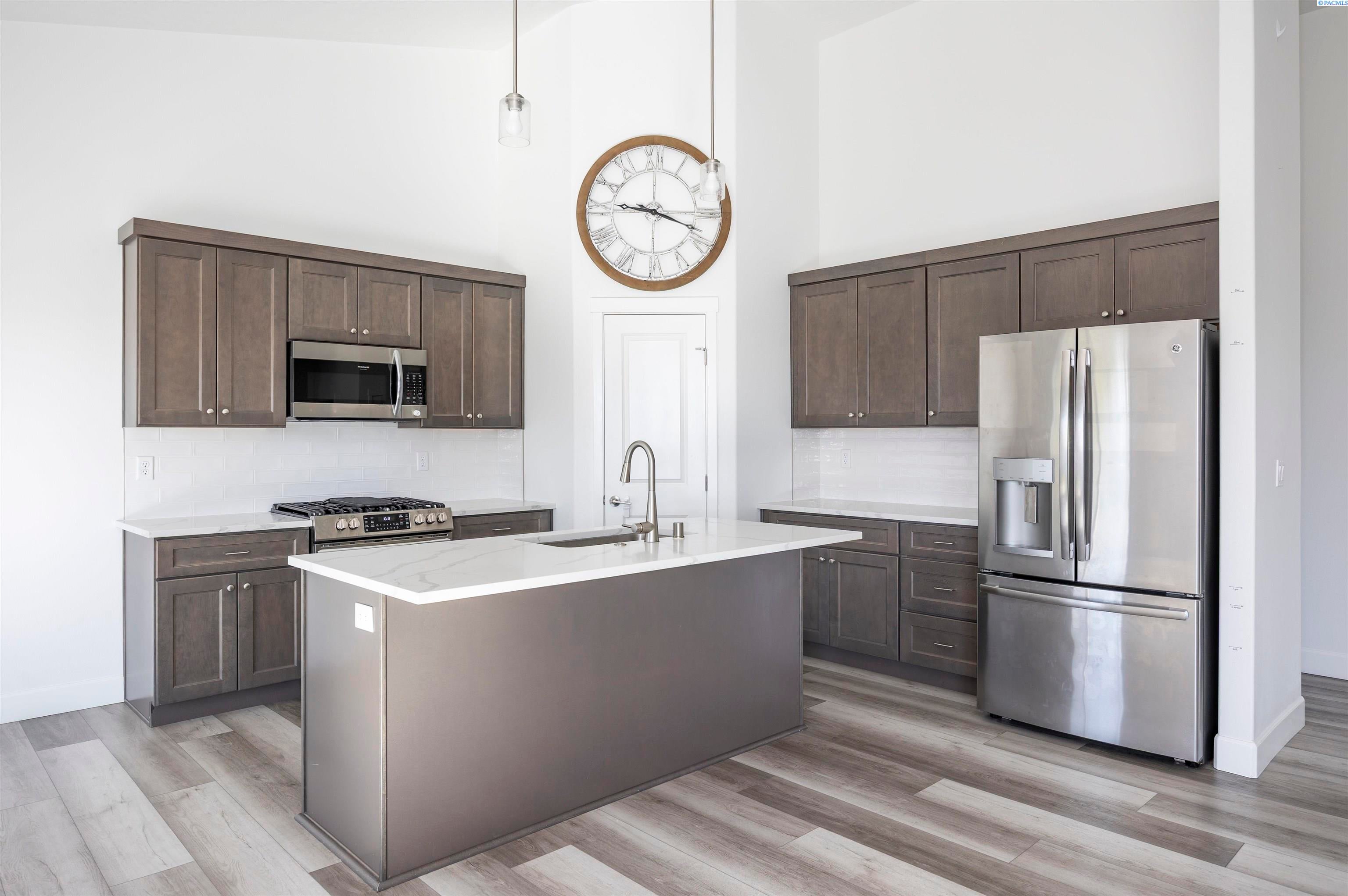 Pasco, Washington, 99301, United States, 4 Bedrooms Bedrooms, ,2 BathroomsBathrooms,Residential,For Sale,1978542