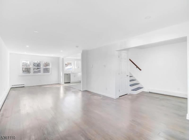 Jersey City, New Jersey, 07305, United States, 4 Bedrooms Bedrooms, ,2 BathroomsBathrooms,Residential,For Sale,1917013