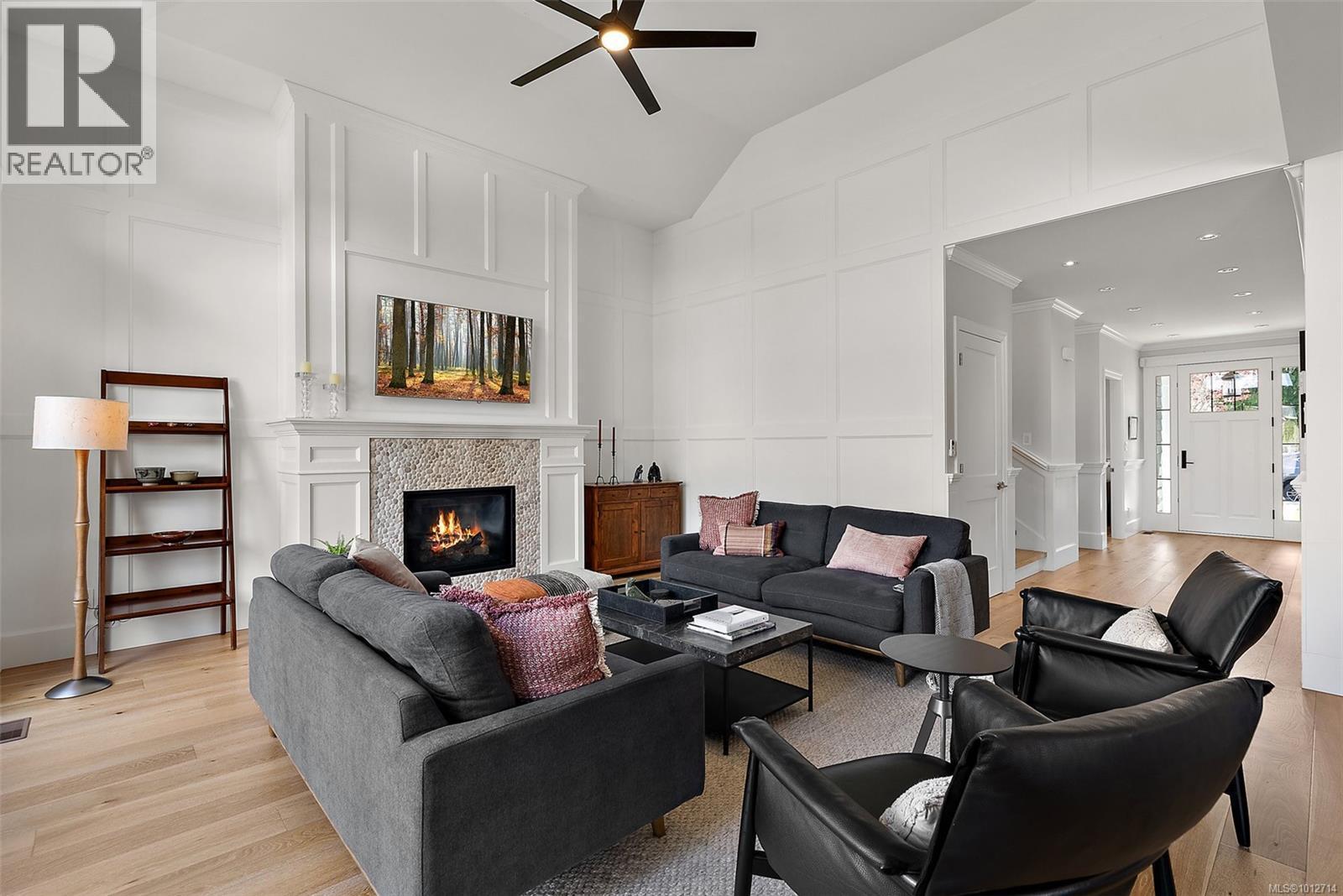 OAK BAY, British Columbia, V8S 2W2, CA, 3 Bedrooms Bedrooms, ,3 BathroomsBathrooms,Residential,For Sale,1949531