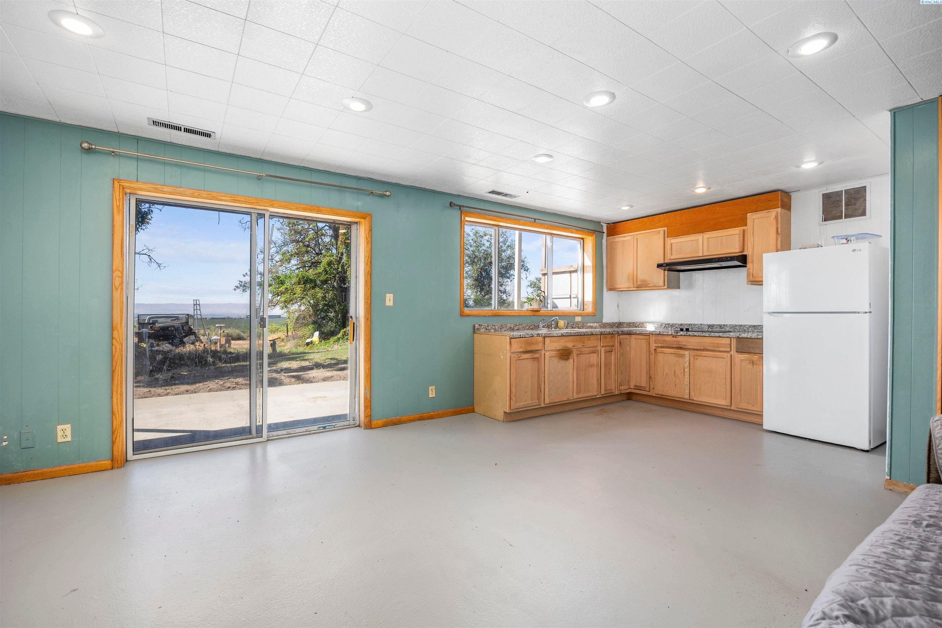 Sunnyside, Washington, 98944, United States, 4 Bedrooms Bedrooms, ,3 BathroomsBathrooms,Residential,For Sale,1979246