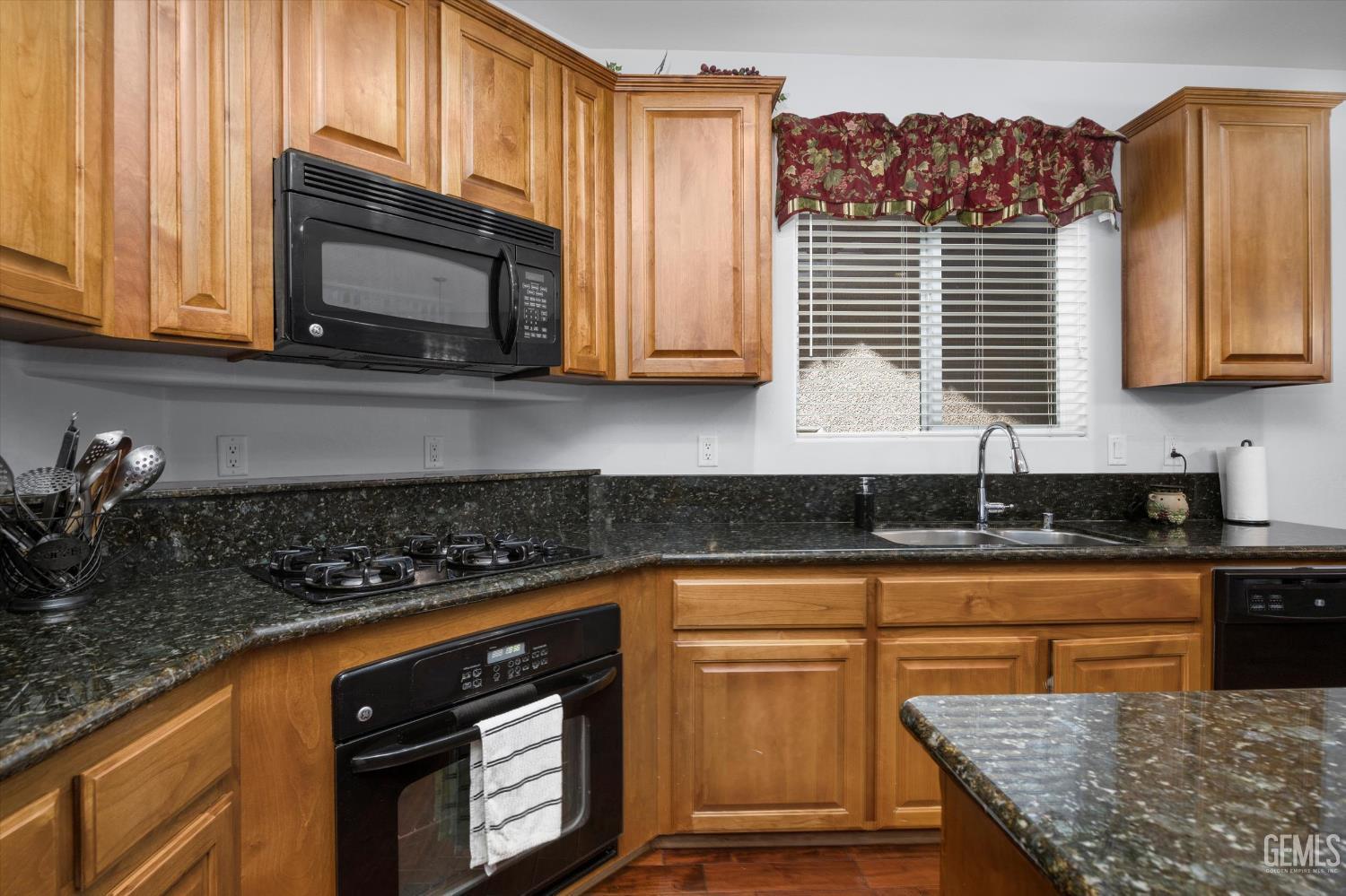 Bakersfield, California, 93313, United States, 5 Bedrooms Bedrooms, ,4 BathroomsBathrooms,Residential,For Sale,1984687