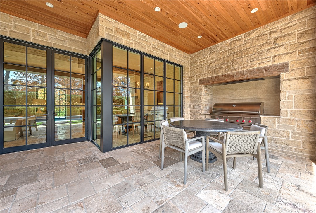 Fayetteville, Arkansas, 72704, United States, 4 Bedrooms Bedrooms, ,5 BathroomsBathrooms,Residential,For Sale,1993299