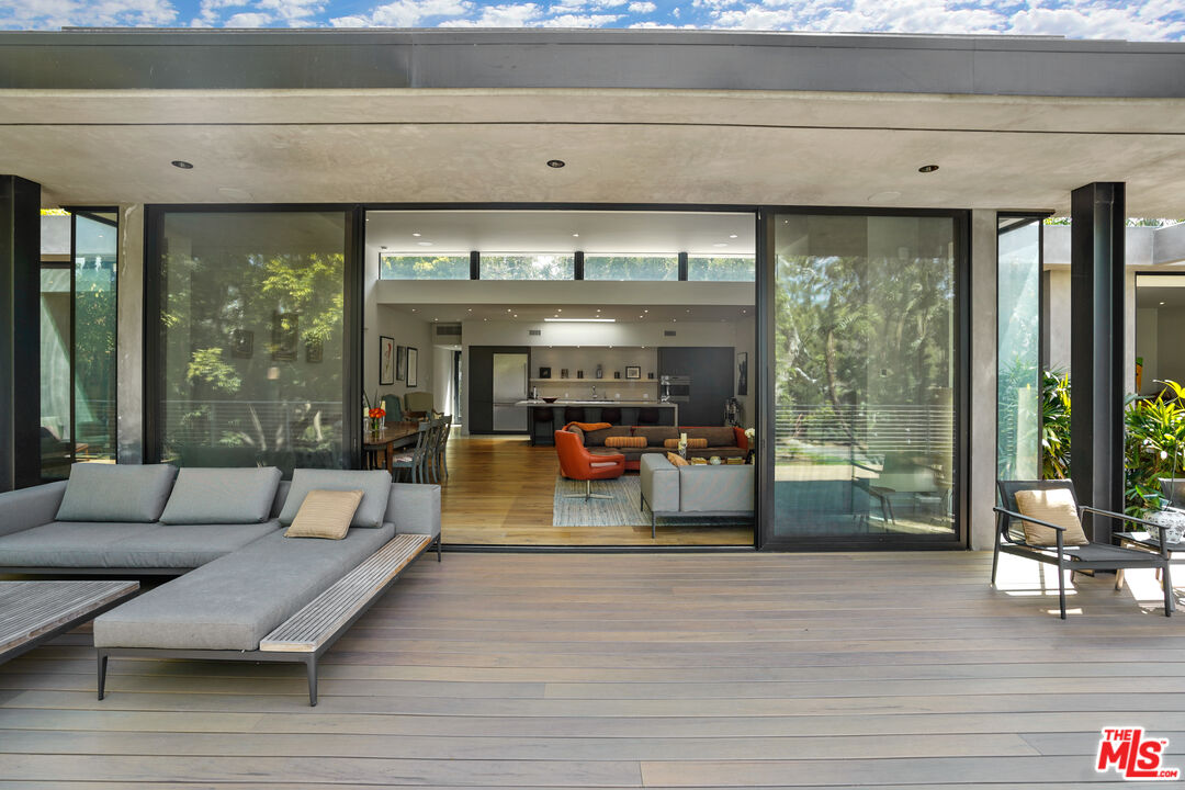 Malibu, California, 90265, United States, 4 Bedrooms Bedrooms, ,3 BathroomsBathrooms,Residential,For Sale,1917899
