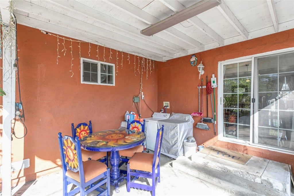 North Hollywood, California, 91605, United States, 3 Bedrooms Bedrooms, ,2 BathroomsBathrooms,Residential,For Sale,1989724