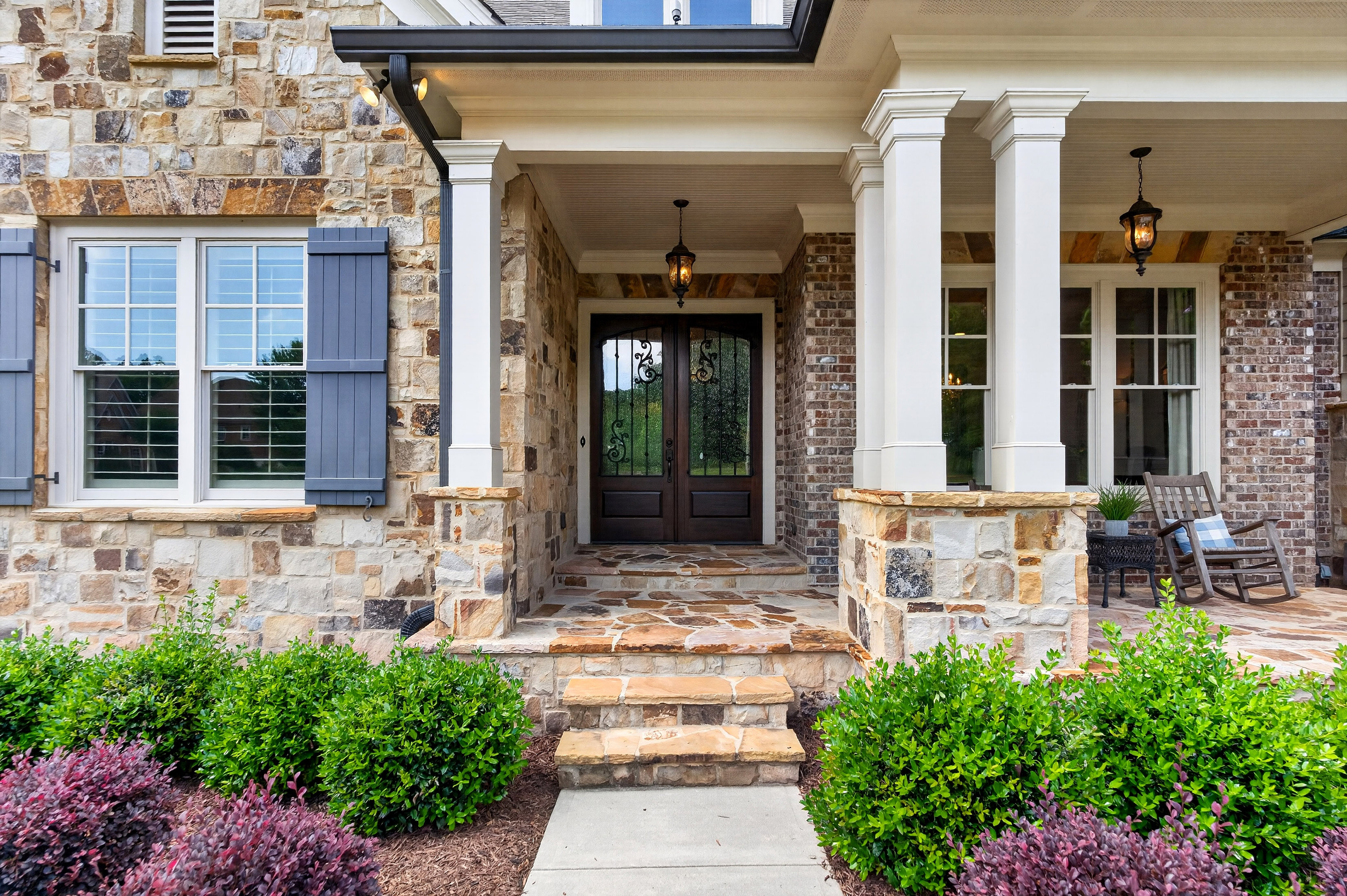  Experience Refined Estate Living in this Exceptional All-Brick and Stone Ranch - 物件實景