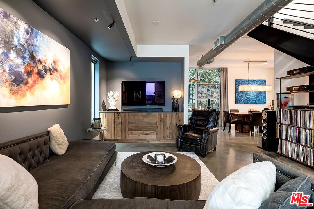 West Hollywood, California, 90069, United States, 2 Bedrooms Bedrooms, ,2 BathroomsBathrooms,Residential,For Sale,1760061