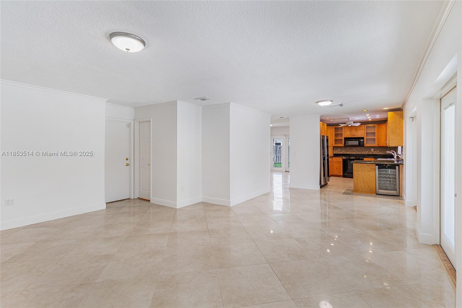 Hialeah, Florida, 33015, United States, 4 Bedrooms Bedrooms, ,3 BathroomsBathrooms,Residential,For Sale,1918630