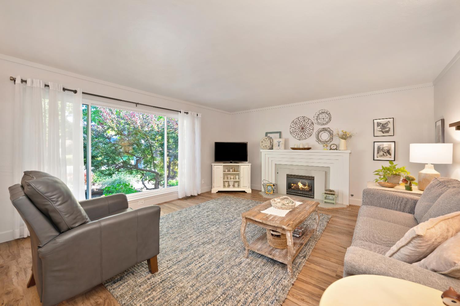 Sacramento, California, 95819, United States, 3 Bedrooms Bedrooms, ,2 BathroomsBathrooms,Residential,For Sale,1987598