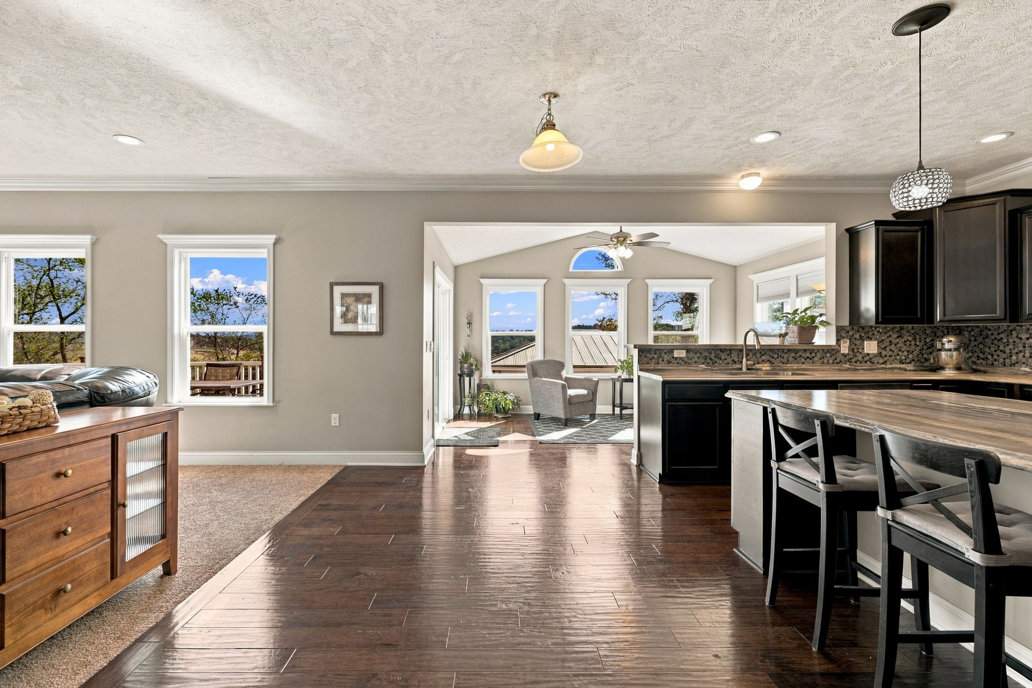  215 Horse Shoe Drive, Clinton, PA 15026 - 物件實景