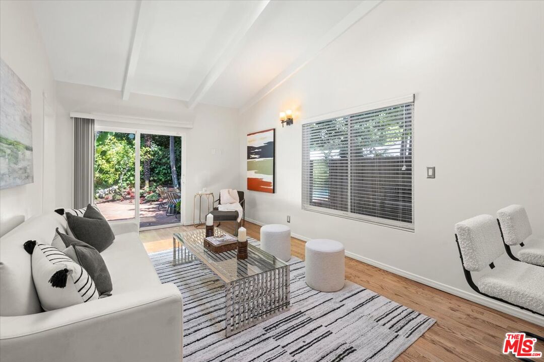 Los Angeles, California, 90049, United States, 3 Bedrooms Bedrooms, ,3 BathroomsBathrooms,Residential,For Sale,1908650