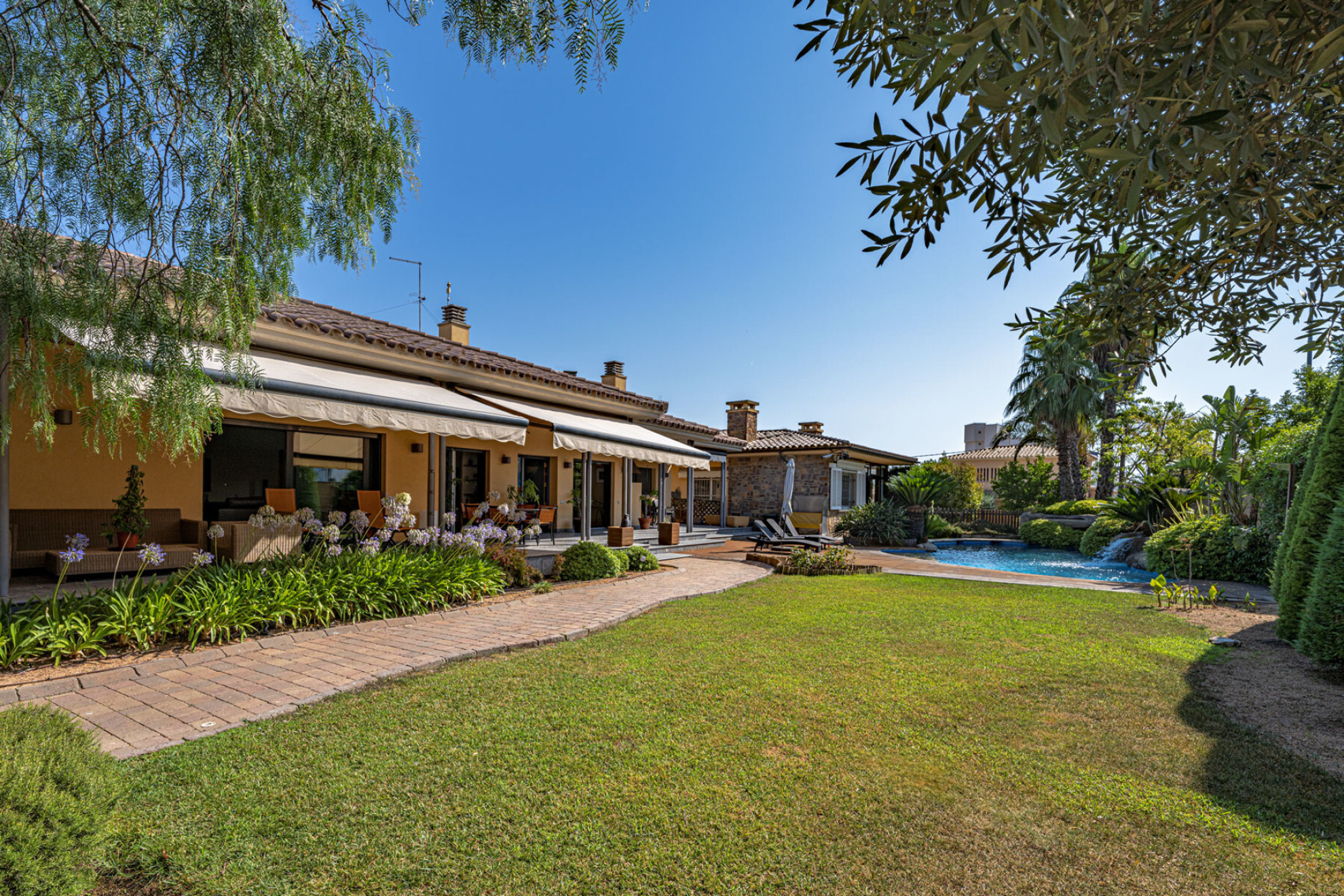  Extraordinary property with two separate houses in a privileged location - 物件實景