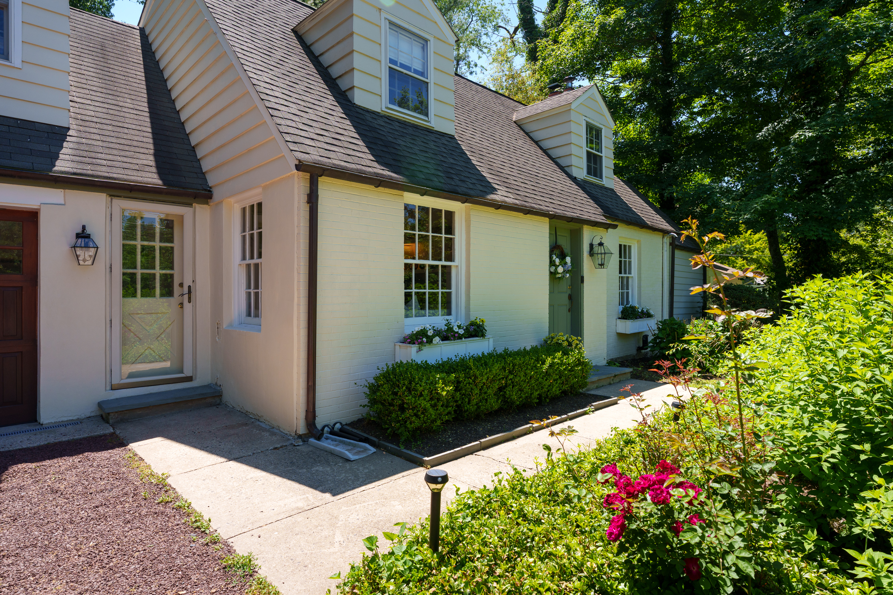  A Magical Backyard and Magazine-Worthy Kitchen - 物件實景