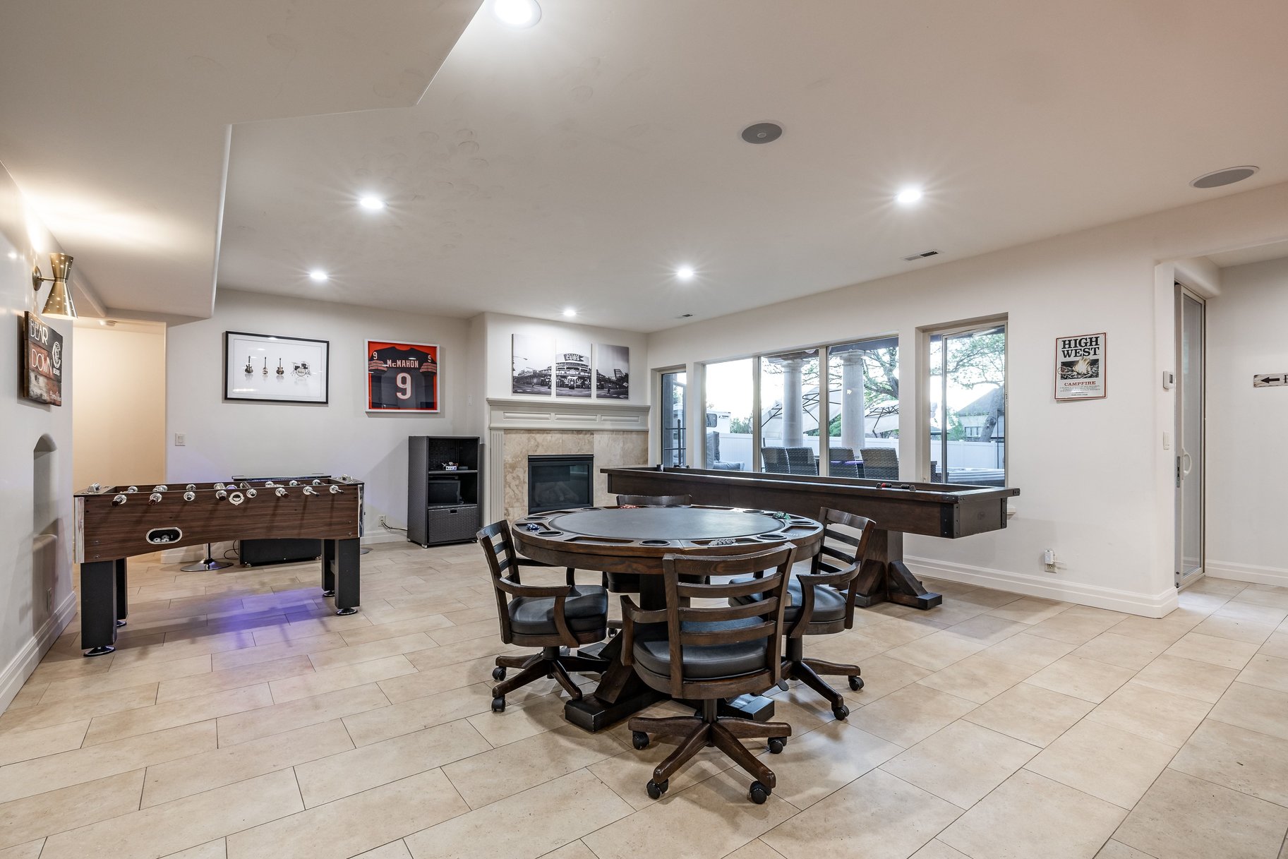  Custom 2-Story Parade Home with Dolphin Bolderscape Grotto Pool & 6 Car Garage - 物件實景