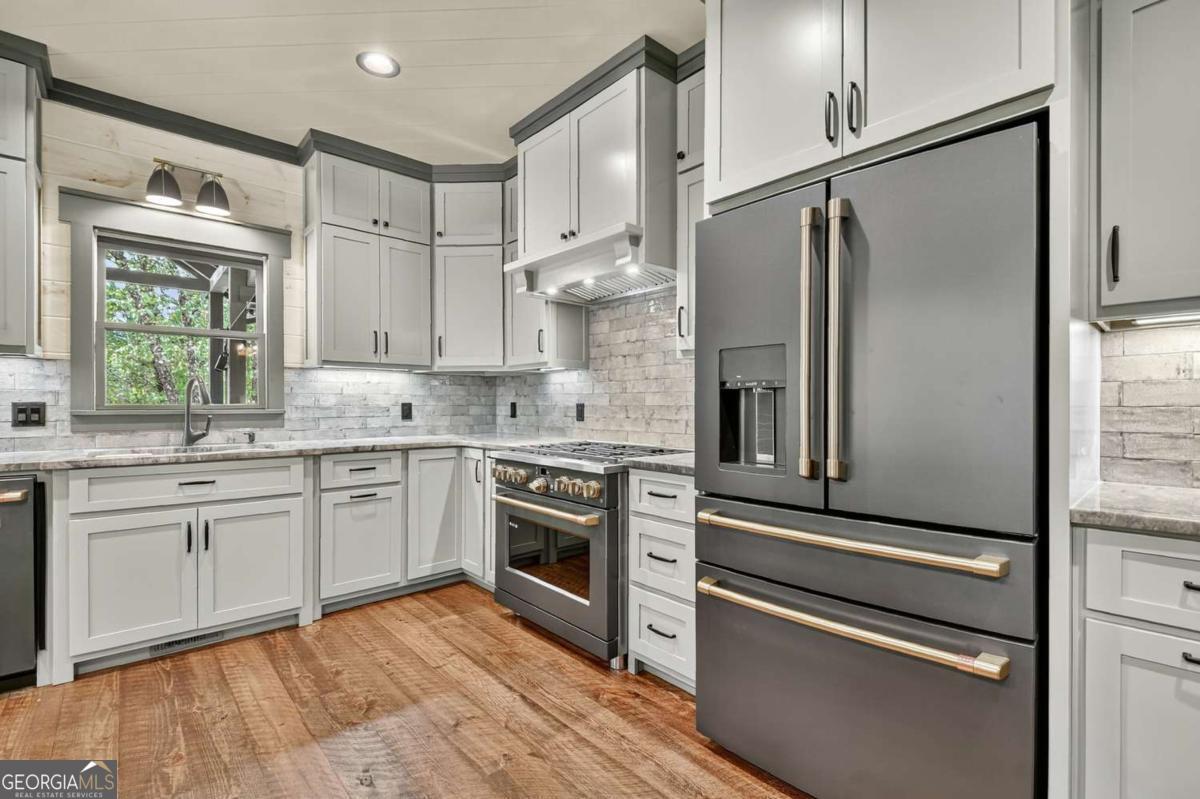 Mineral Bluff, Georgia, 30559, United States, 6 Bedrooms Bedrooms, ,3 BathroomsBathrooms,Residential,For Sale,1989738