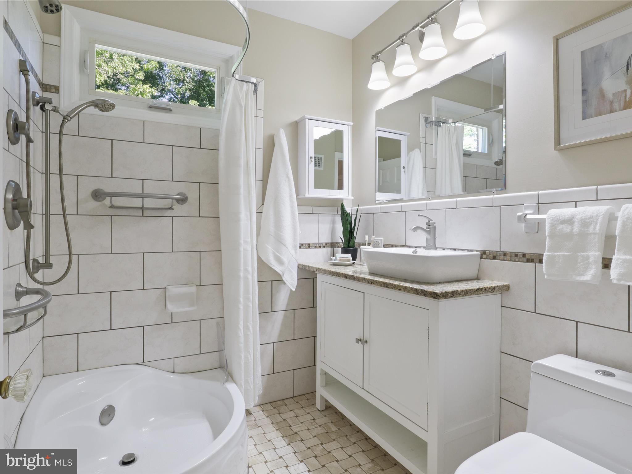 Arlington, Virginia, 22207, United States, 3 Bedrooms Bedrooms, ,3 BathroomsBathrooms,Residential,For Sale,1979007