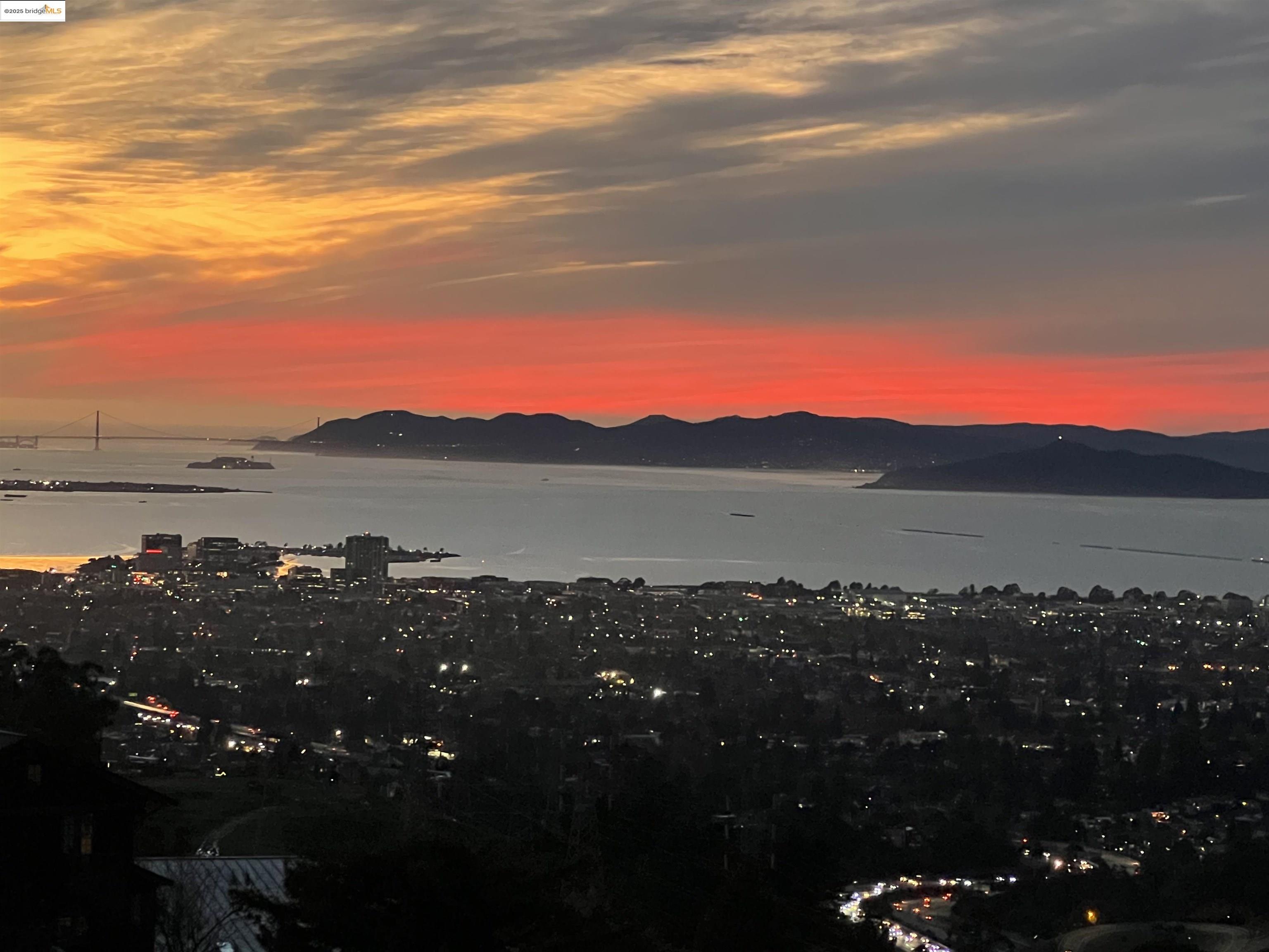 Oakland, California, 94611, United States, 2 Bedrooms Bedrooms, ,1 BathroomBathrooms,Residential,For Sale,1803995