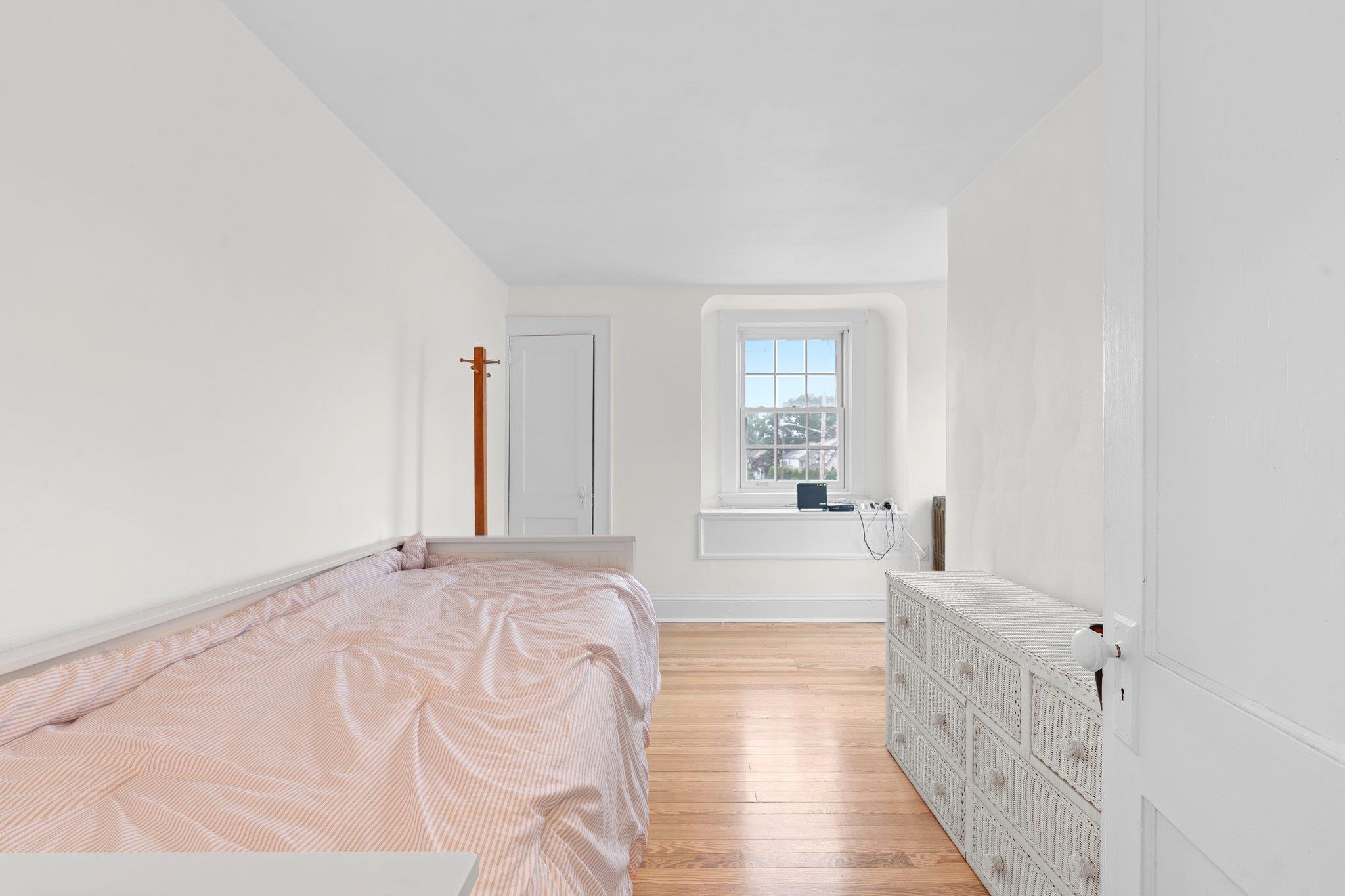 Rockville Centre, New York, 11570, United States, 4 Bedrooms Bedrooms, ,2 BathroomsBathrooms,Residential,For Sale,1928749
