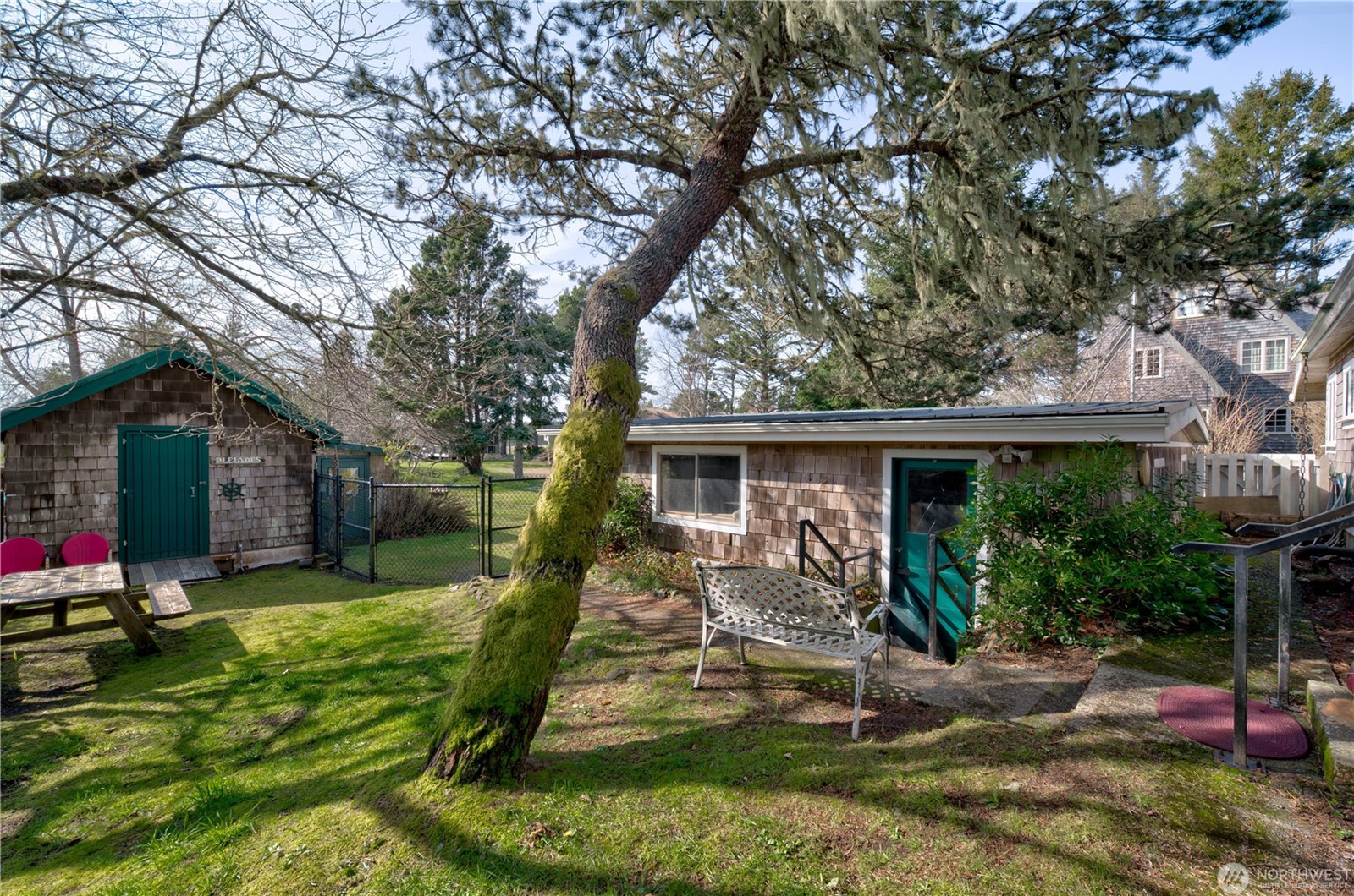 Seaview, Washington, 98644, United States, 4 Bedrooms Bedrooms, ,1 BathroomBathrooms,Residential,For Sale,1922950
