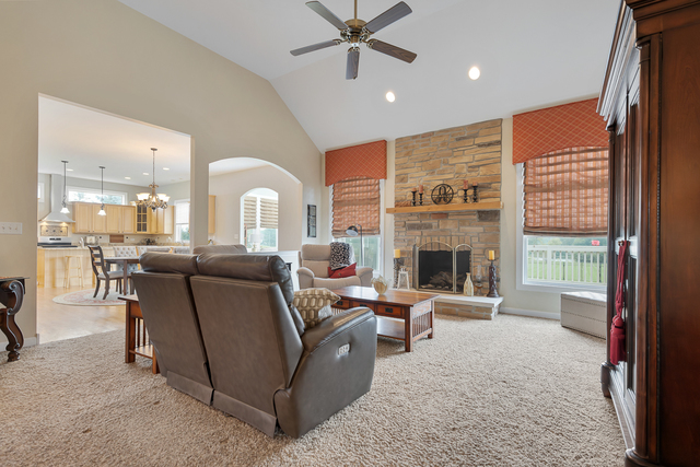 St Charles, Illinois, 60175, United States, 5 Bedrooms Bedrooms, ,3 BathroomsBathrooms,Residential,For Sale,1935414