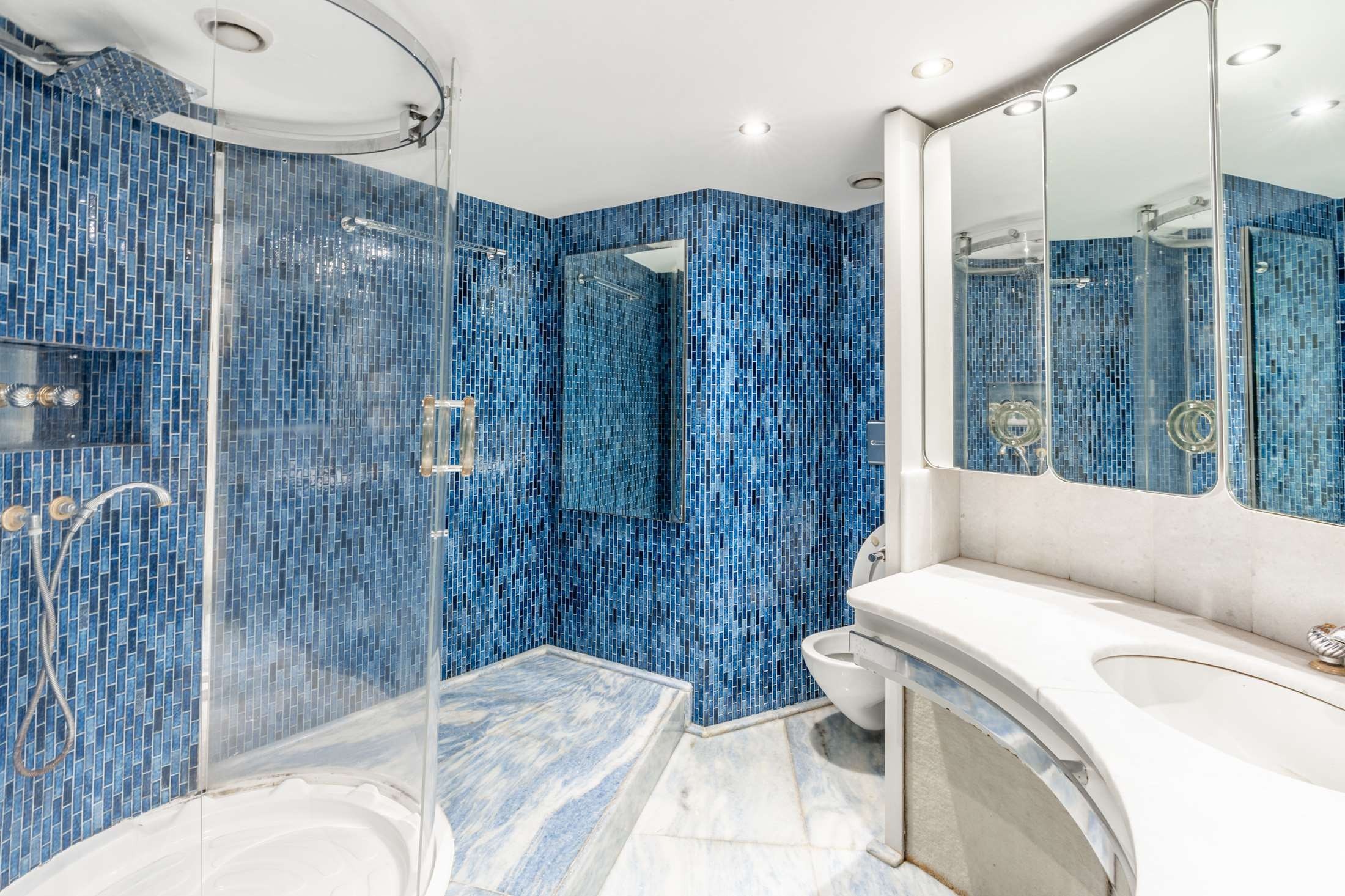  Monte Carlo Star, Wide apartement to renovate in the Carré d