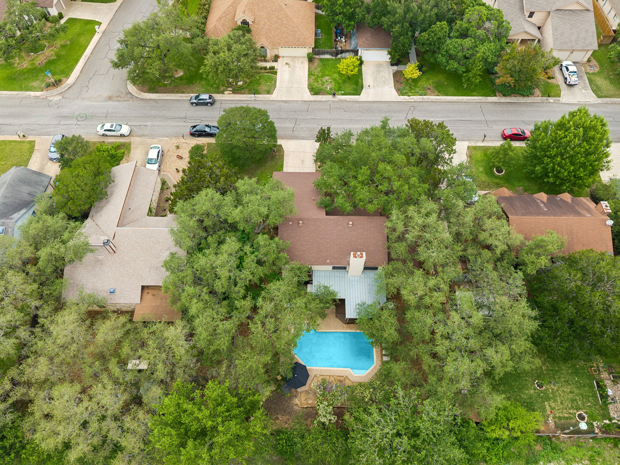  Oak-Canopied Retreat with Pool and Media Room - 物件實景