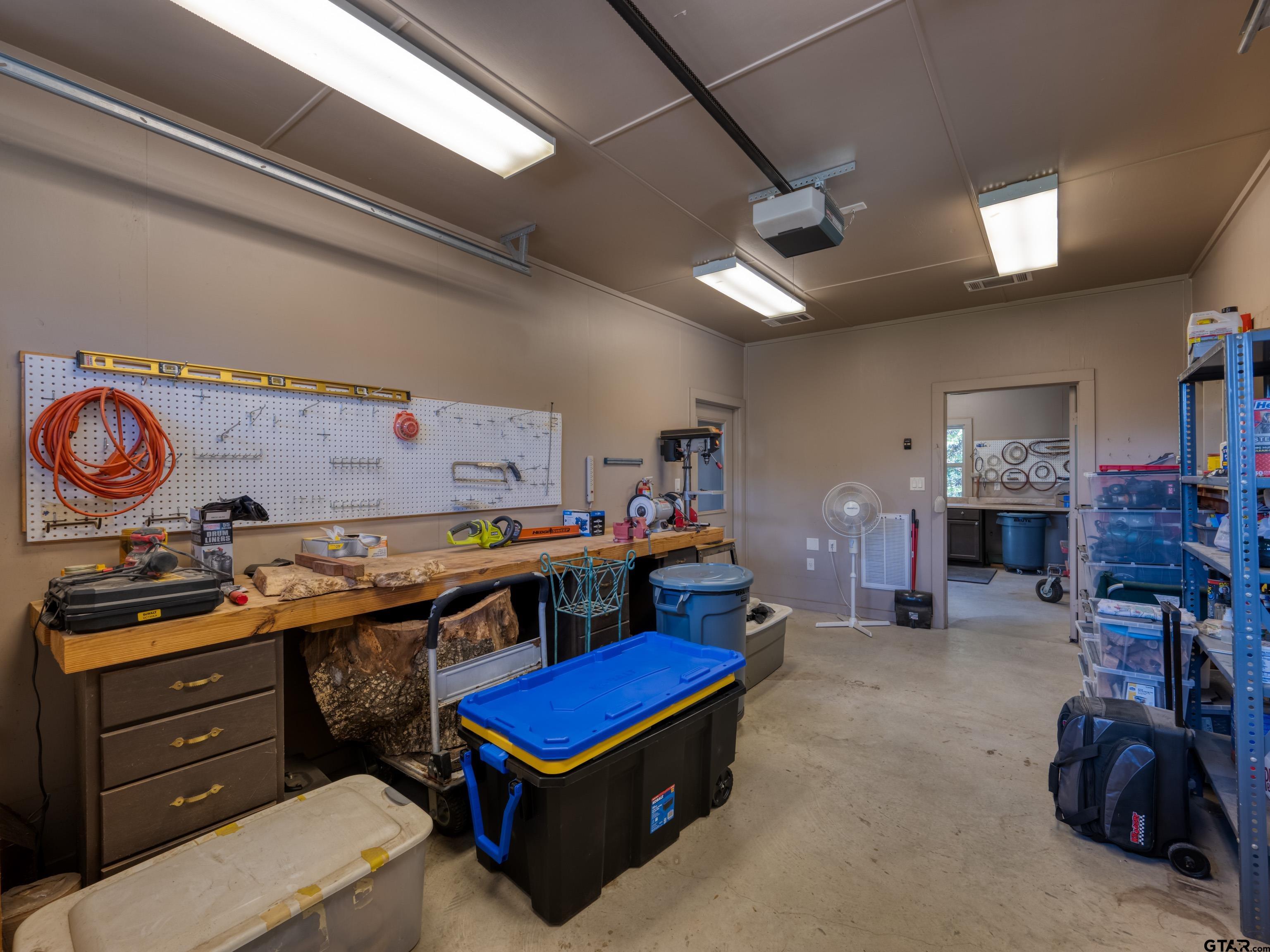 Tyler, Texas, 75703, United States, 4 Bedrooms Bedrooms, ,6 BathroomsBathrooms,Residential,For Sale,1965330