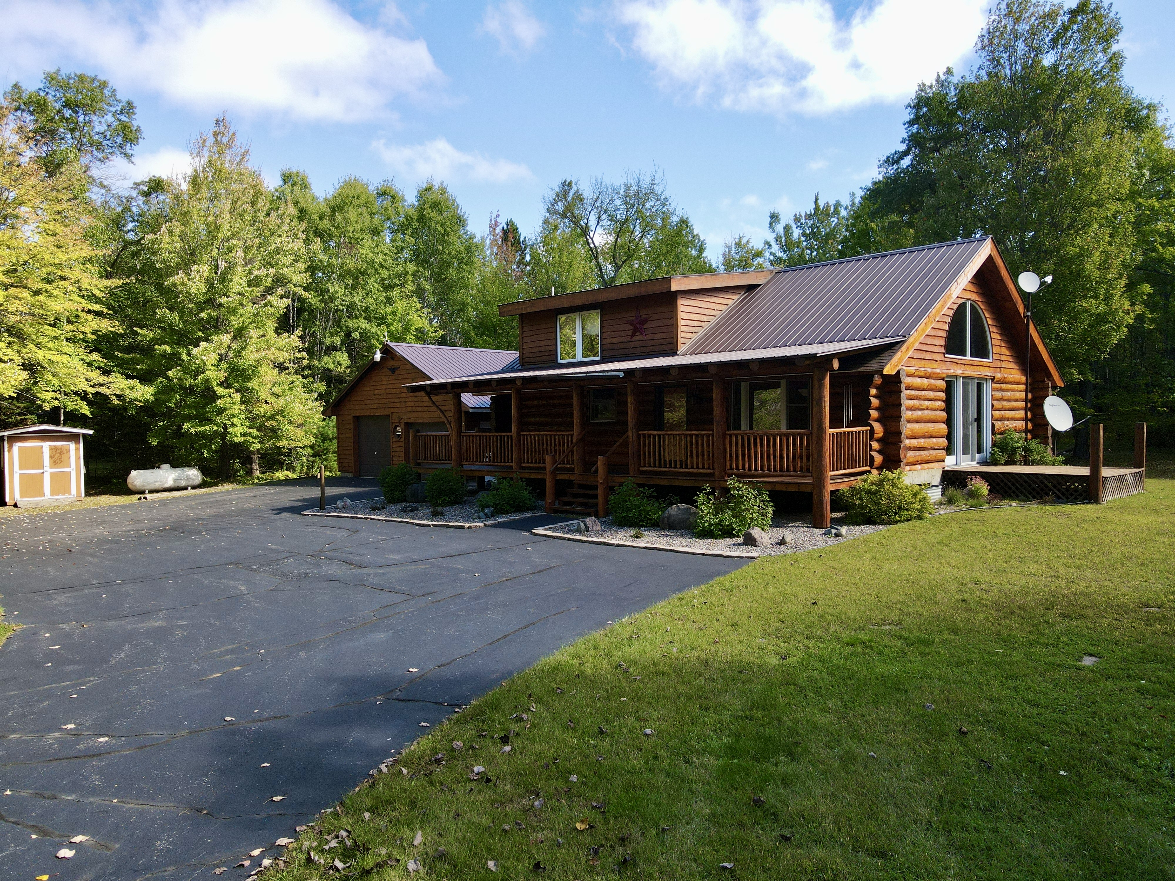 Tomahawk, Wisconsin, 54487, United States, 2 Bedrooms Bedrooms, ,2 BathroomsBathrooms,Residential,For Sale,1975533