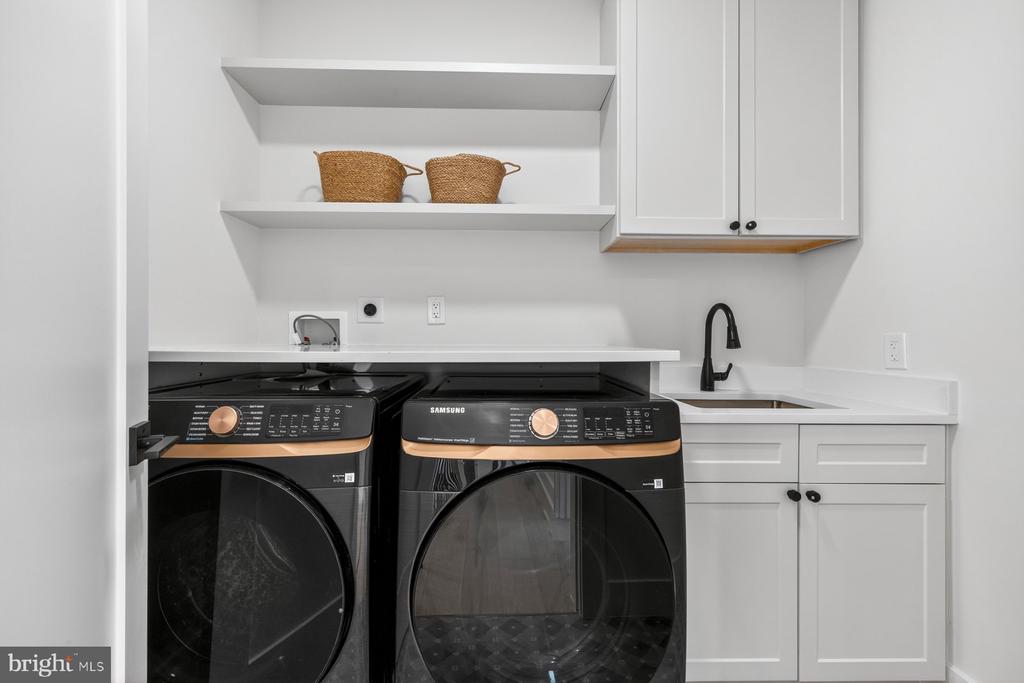 Kensington, Maryland, 20895, United States, 5 Bedrooms Bedrooms, ,5 BathroomsBathrooms,Residential,For Sale,2048532