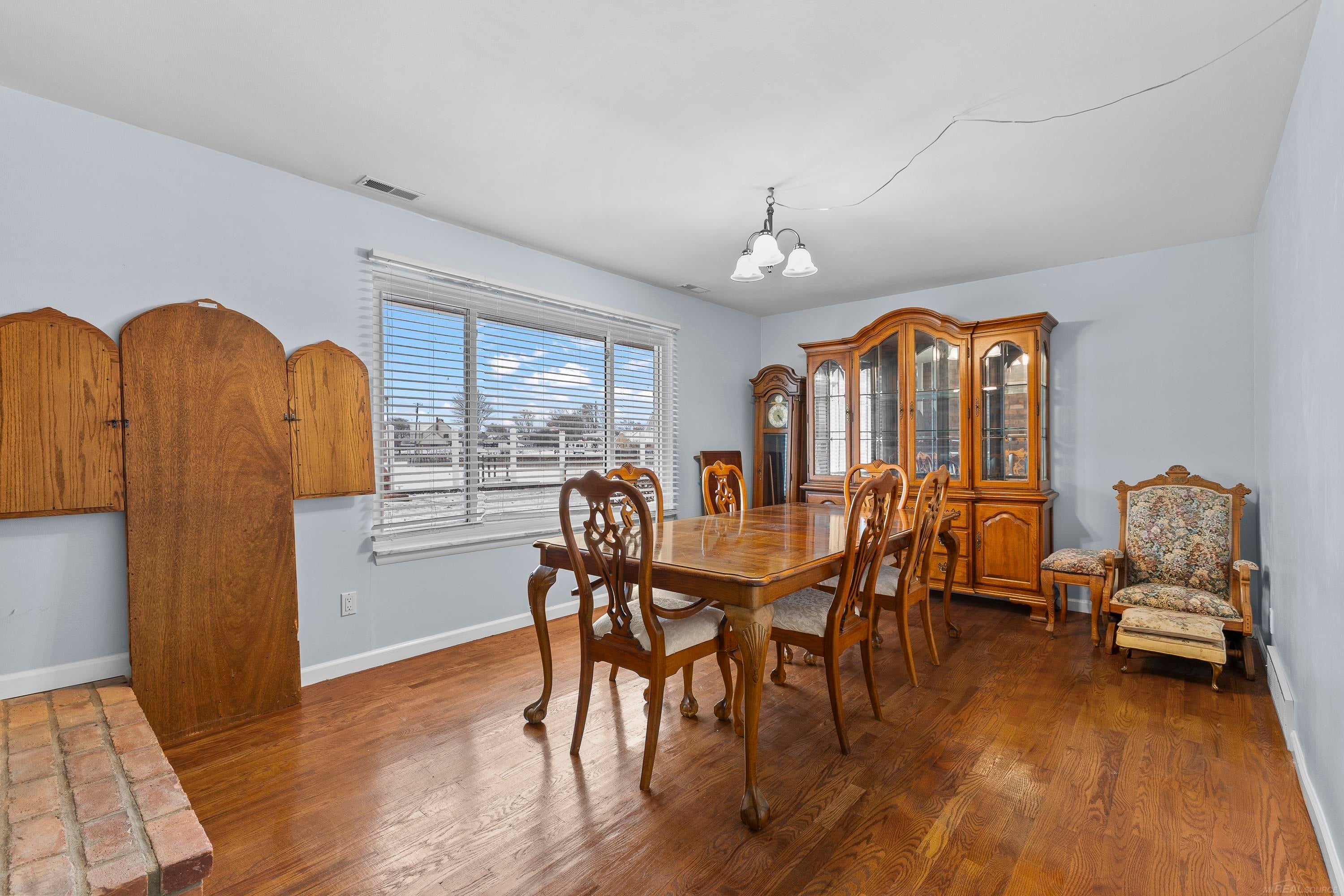 Harrison Twp, Michigan, 48045, United States, 3 Bedrooms Bedrooms, ,2 BathroomsBathrooms,Residential,For Sale,2005468