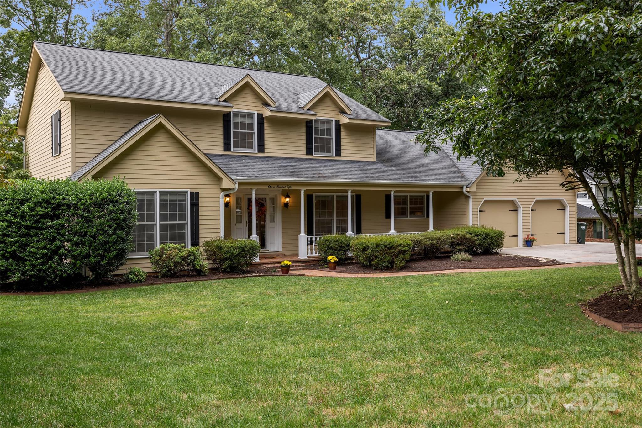 Hickory, North Carolina, 28601, United States, 5 Bedrooms Bedrooms, ,5 BathroomsBathrooms,Residential,For Sale,1941000