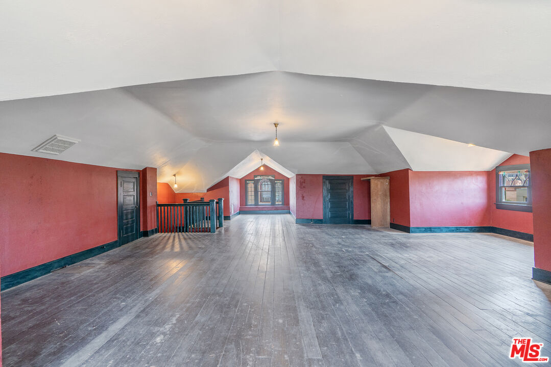 Los Angeles, California, 90006, United States, 6 Bedrooms Bedrooms, ,5 BathroomsBathrooms,Residential,For Sale,1883118