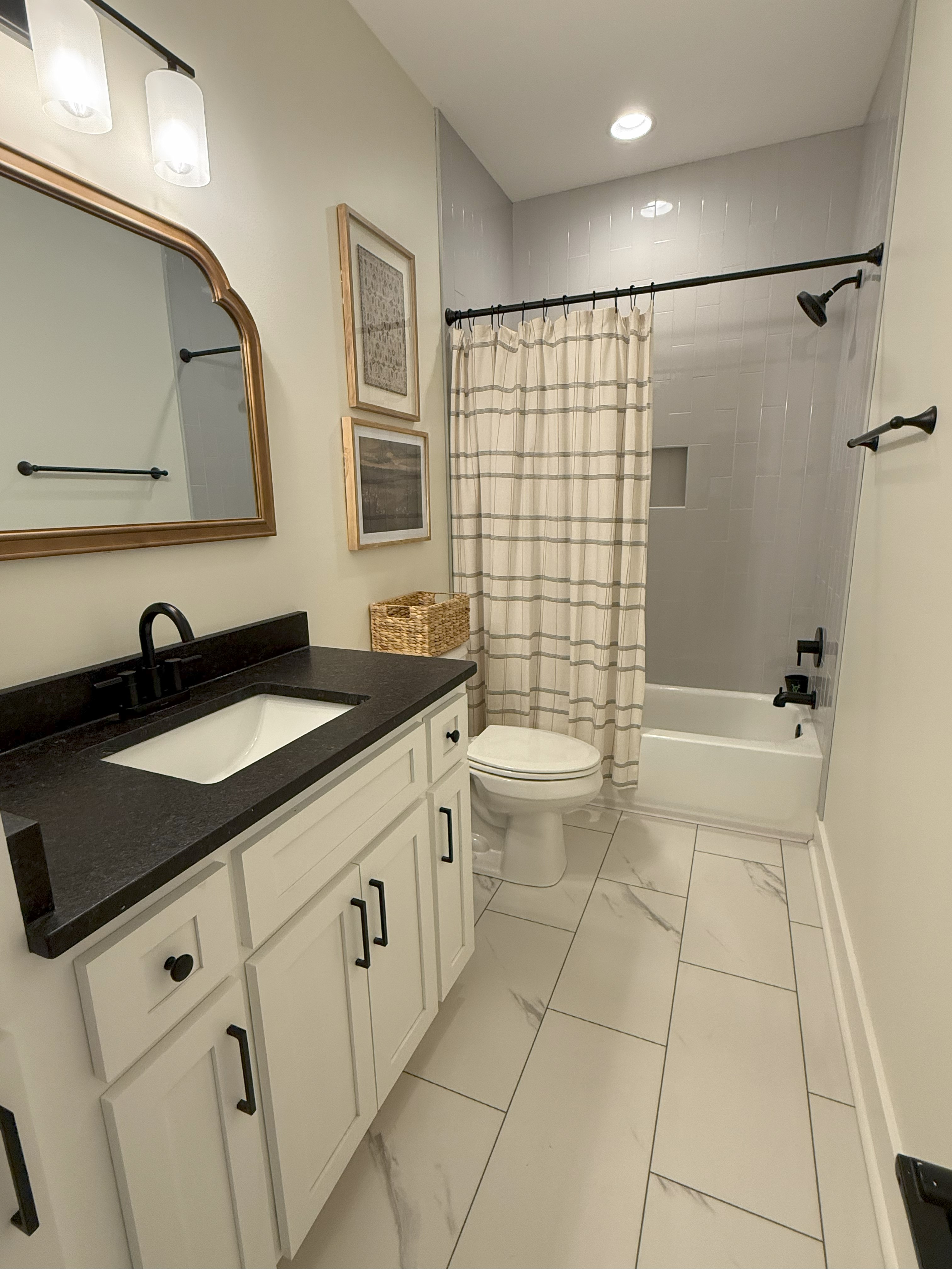 Headland, Alabama, 36345, United States, 4 Bedrooms Bedrooms, ,4 BathroomsBathrooms,Residential,For Sale,1977217