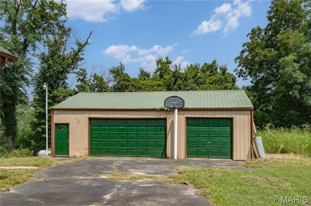 Edwardsville, Illinois, 62025, United States, 5 Bedrooms Bedrooms, ,4 BathroomsBathrooms,Residential,For Sale,1975622