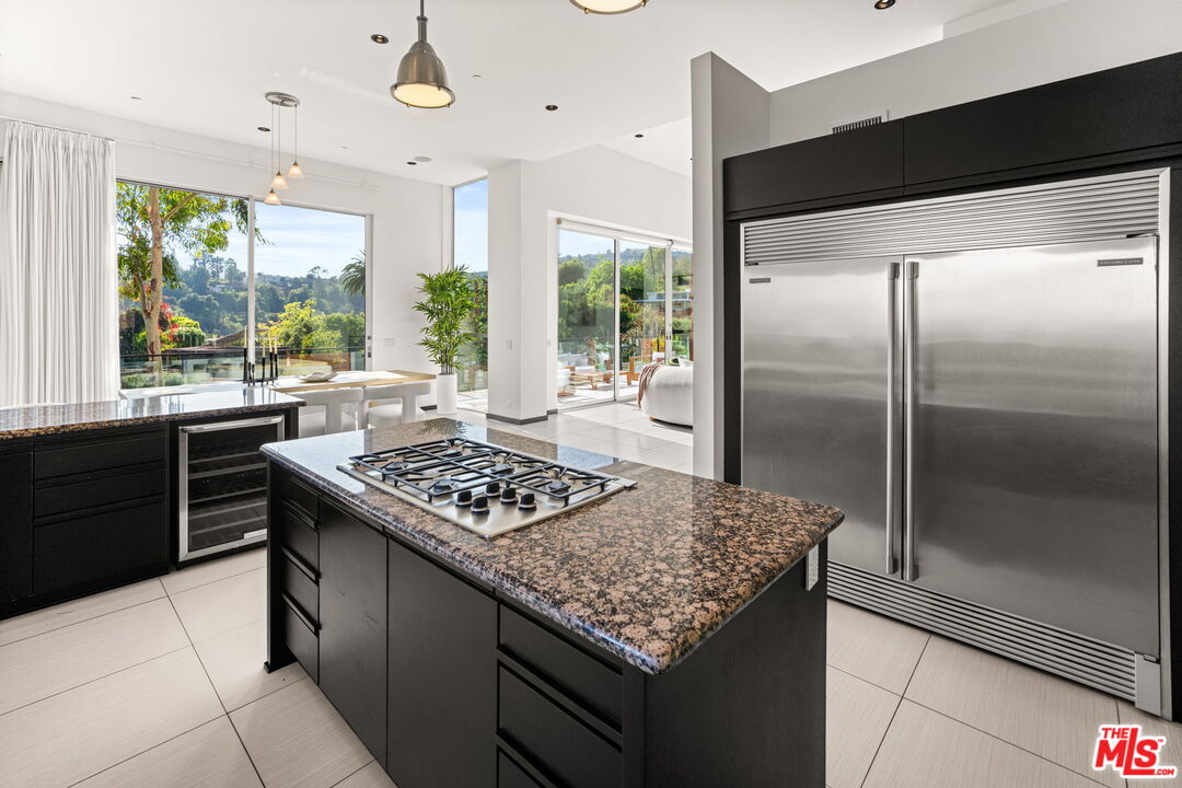 Los Angeles, California, 90049, United States, 4 Bedrooms Bedrooms, ,5 BathroomsBathrooms,Residential,For Sale,1901289