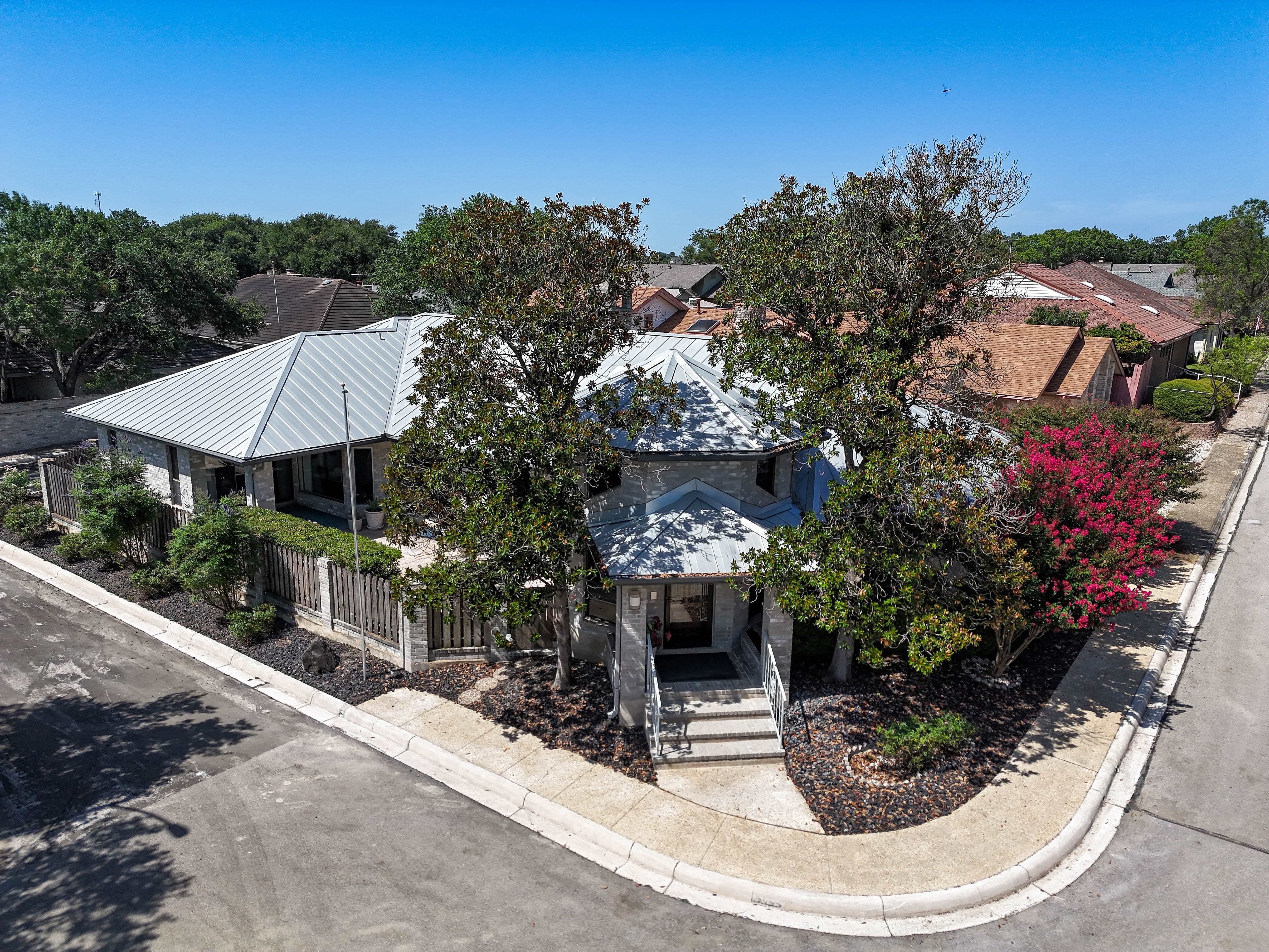  Custom Garden Home in Desirable Windcrest - 物件實景