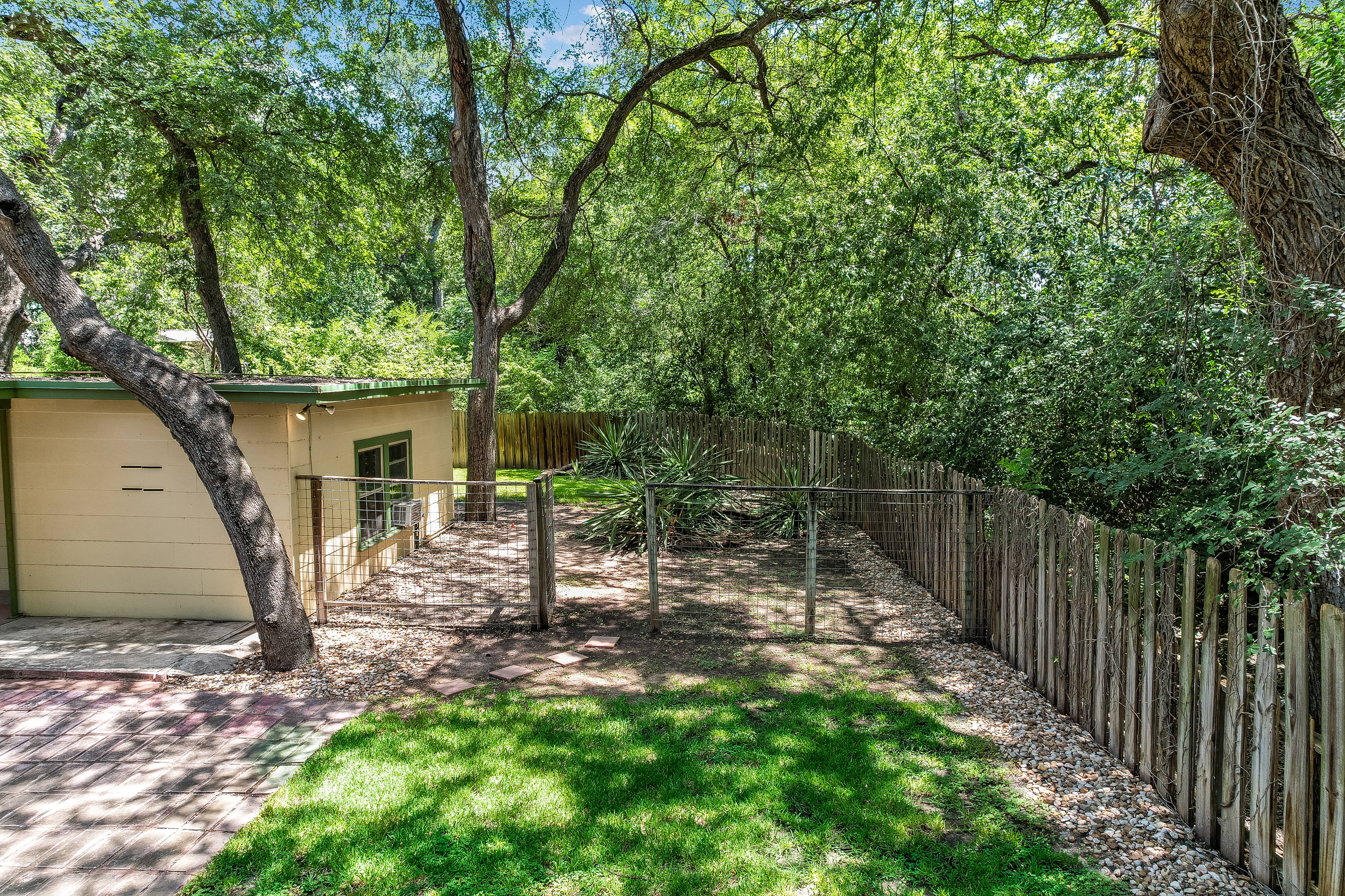  JUST LISTED in Tarrytown - 物件實景
