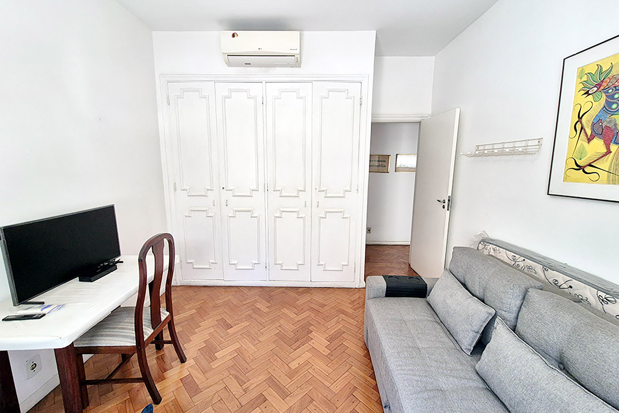  Apartment with a Generous Floor Plan on Praça Eugênio Jardim - 物件實景