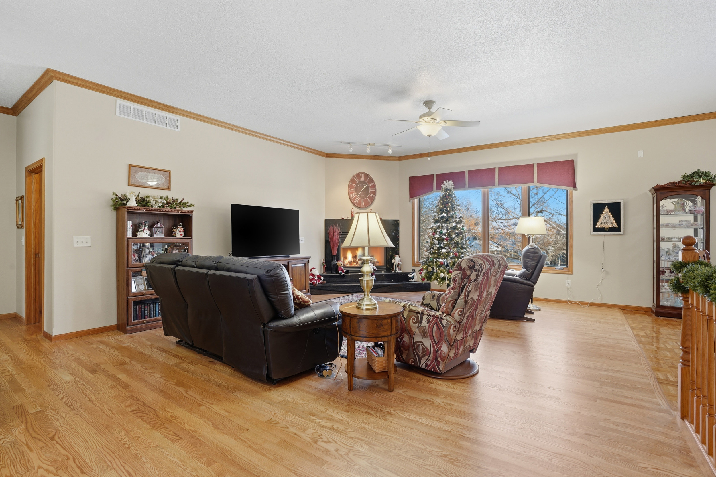 Washington, Iowa, 52353, United States, 5 Bedrooms Bedrooms, ,3 BathroomsBathrooms,Residential,For Sale,2008132