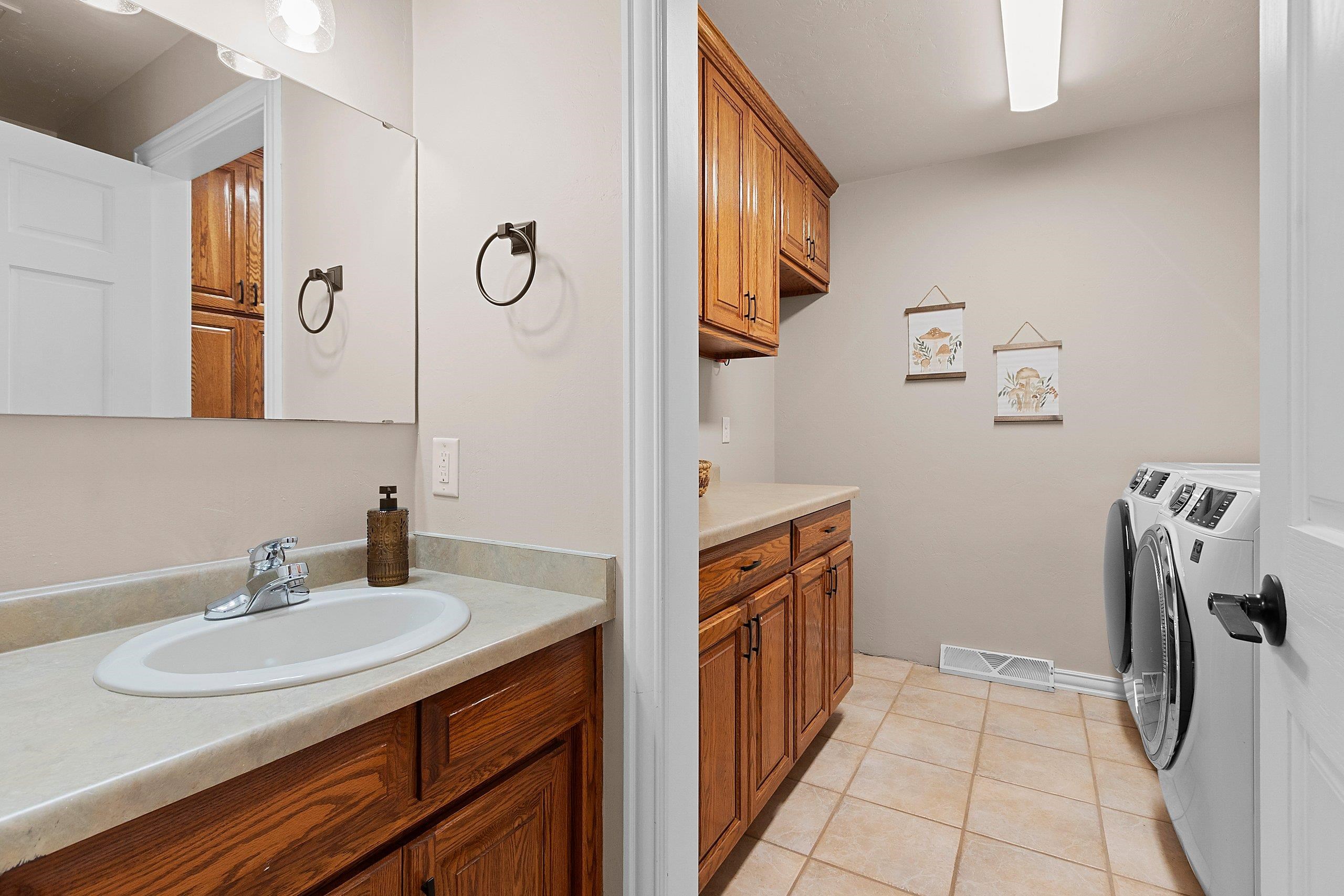 GREEN BAY, Wisconsin, 54311, United States, 4 Bedrooms Bedrooms, ,4 BathroomsBathrooms,Residential,For Sale,1991050