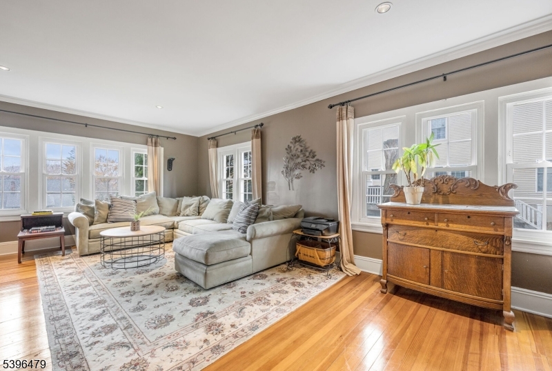 West Milford Twp., New Jersey, 07421, United States, 4 Bedrooms Bedrooms, ,3 BathroomsBathrooms,Residential,For Sale,1992089