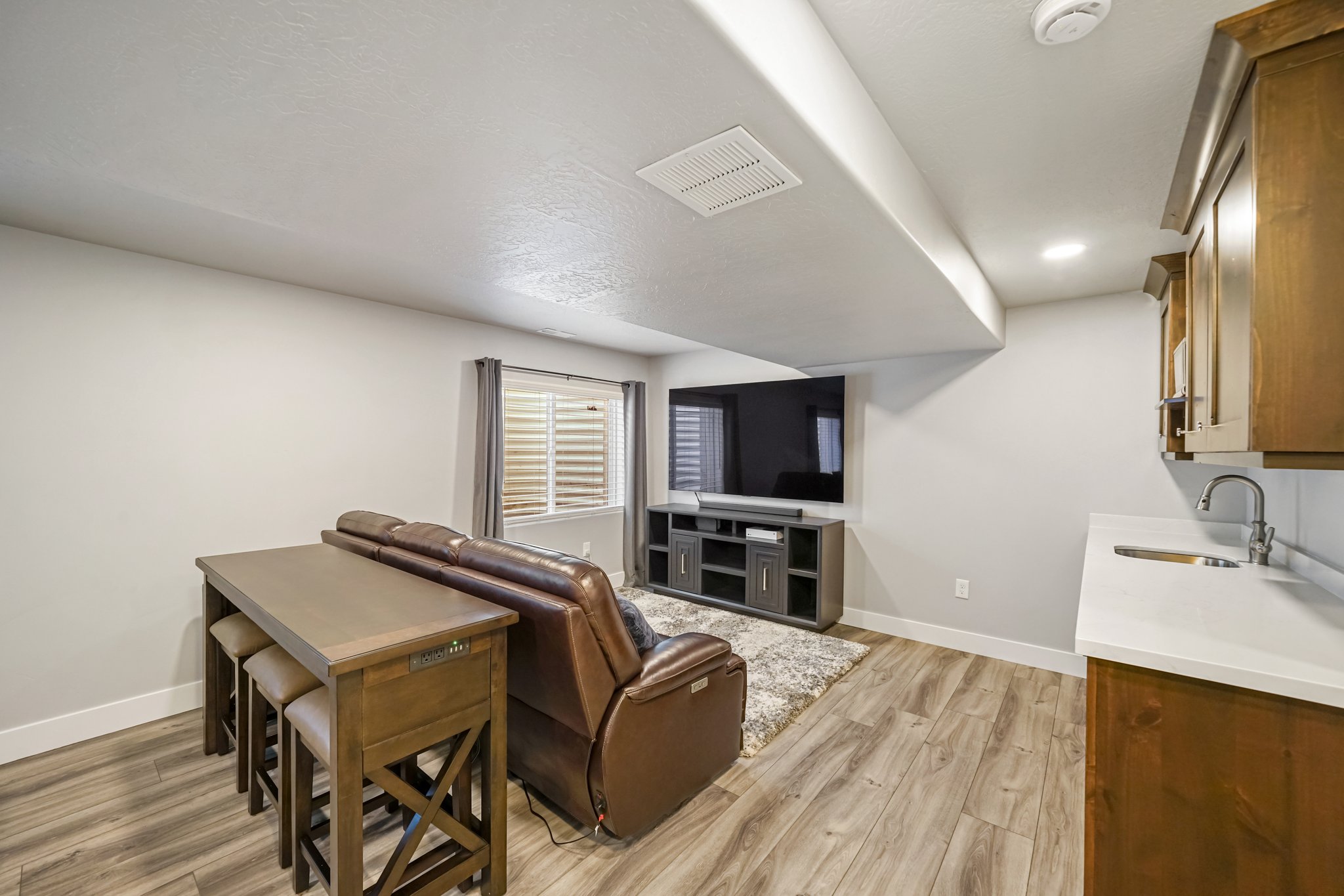 Bluffdale, Utah, 84065, United States, 4 Bedrooms Bedrooms, ,4 BathroomsBathrooms,Residential,For Sale,1915355