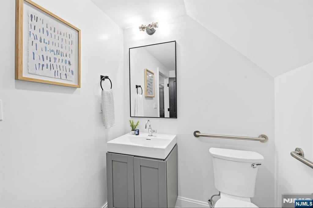 Jersey City, New Jersey, 07307, United States, 3 Bedrooms Bedrooms, ,3 BathroomsBathrooms,Residential,For Sale,1966412