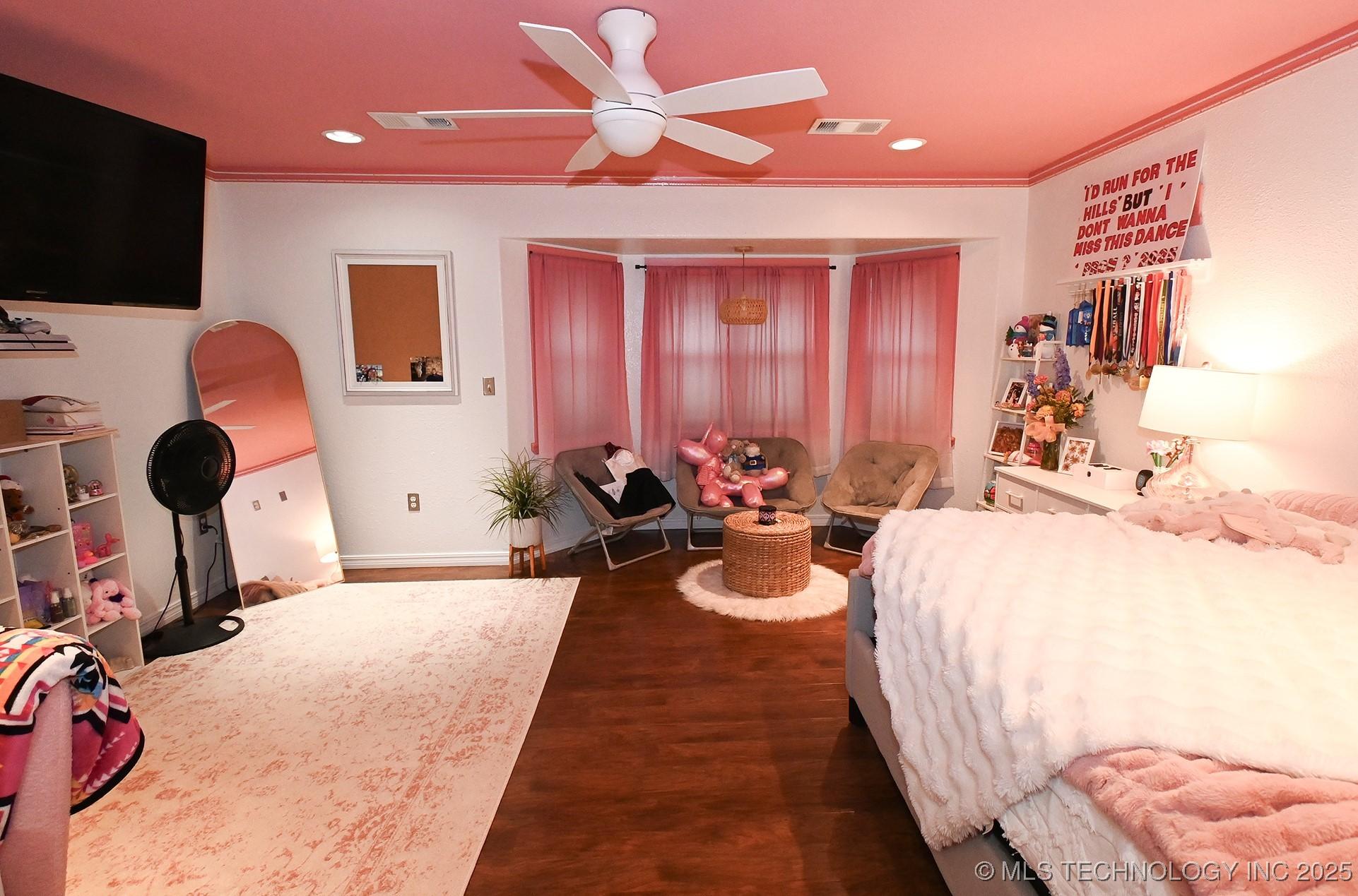 Sallisaw, Oklahoma, 74955, United States, 3 Bedrooms Bedrooms, ,3 BathroomsBathrooms,Residential,For Sale,1977994