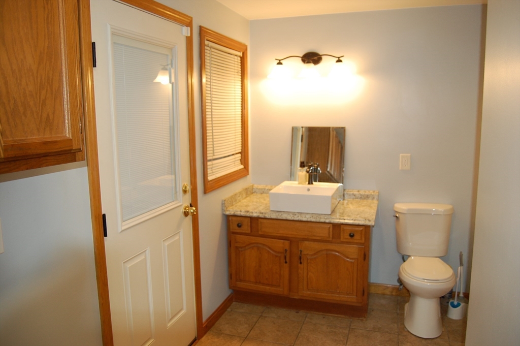 Spencer, Massachusetts, 01562, United States, 4 Bedrooms Bedrooms, ,3 BathroomsBathrooms,Residential,For Sale,1861461