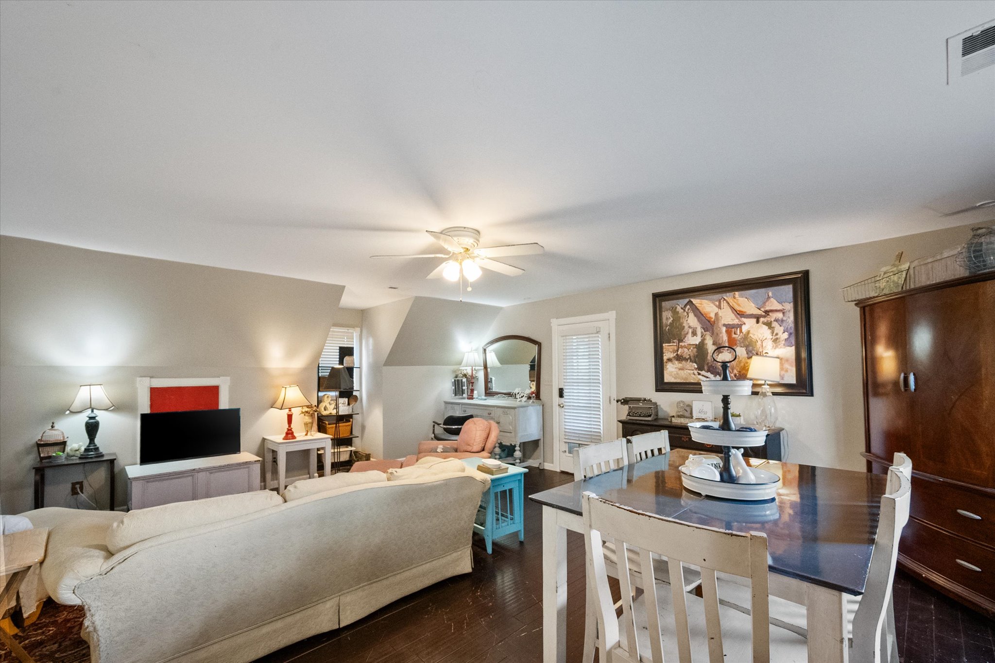 Shelbyville, Kentucky, 40065, United States, 4 Bedrooms Bedrooms, ,3 BathroomsBathrooms,Residential,For Sale,1986481