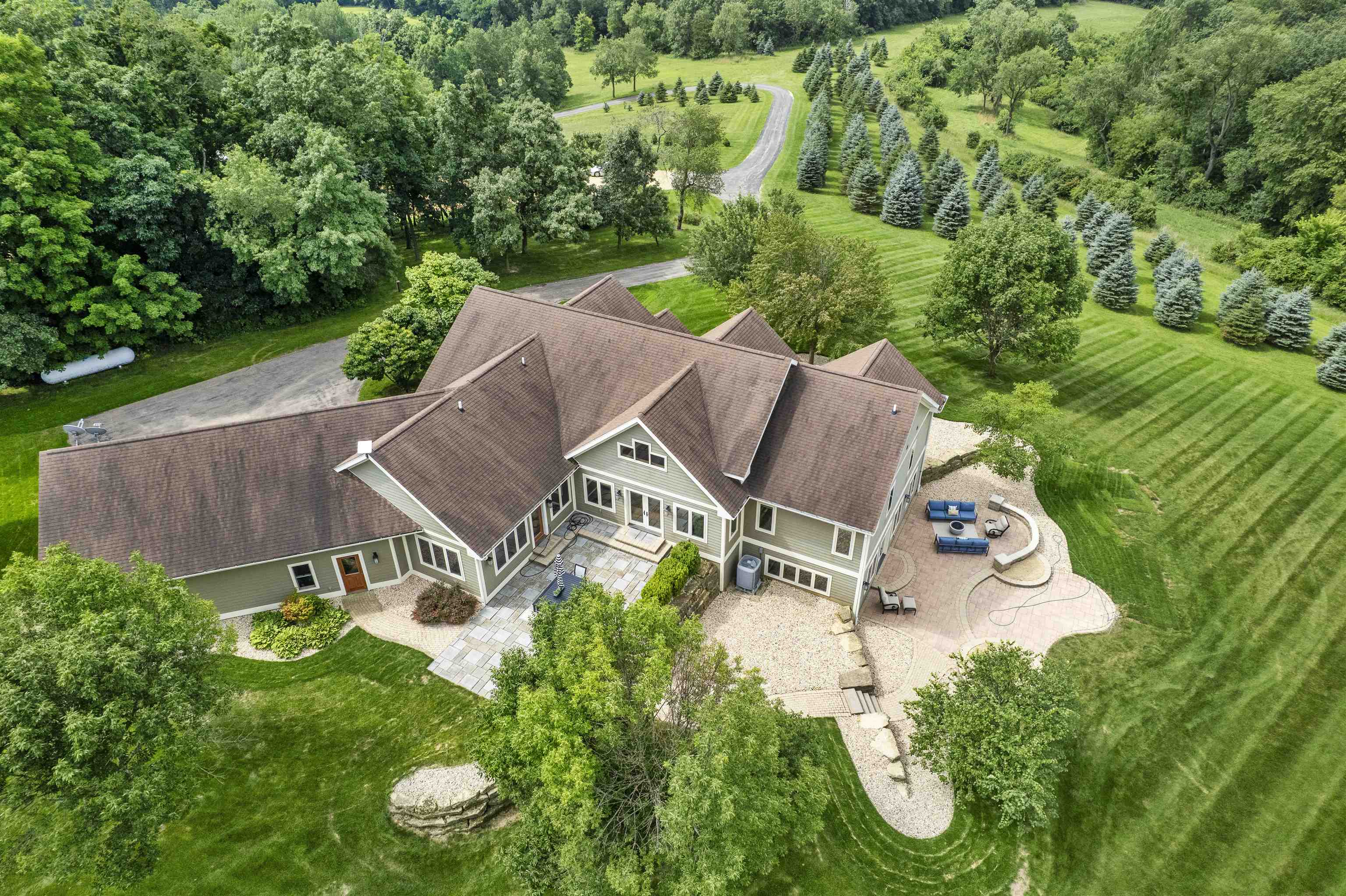 Avoca, Wisconsin, 53506, United States, 3 Bedrooms Bedrooms, ,4 BathroomsBathrooms,Residential,For Sale,1895039