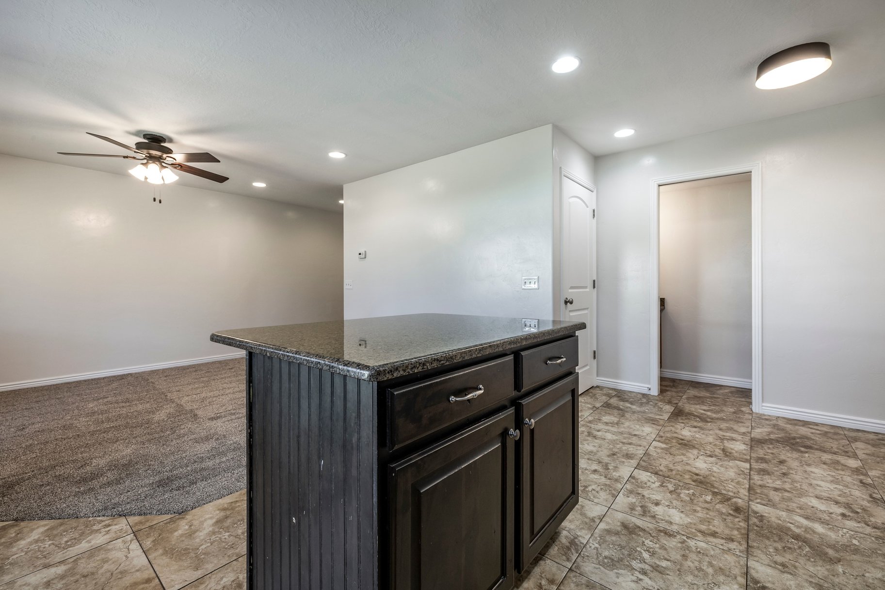  Townhome with Fully Finished Basement - 物件實景